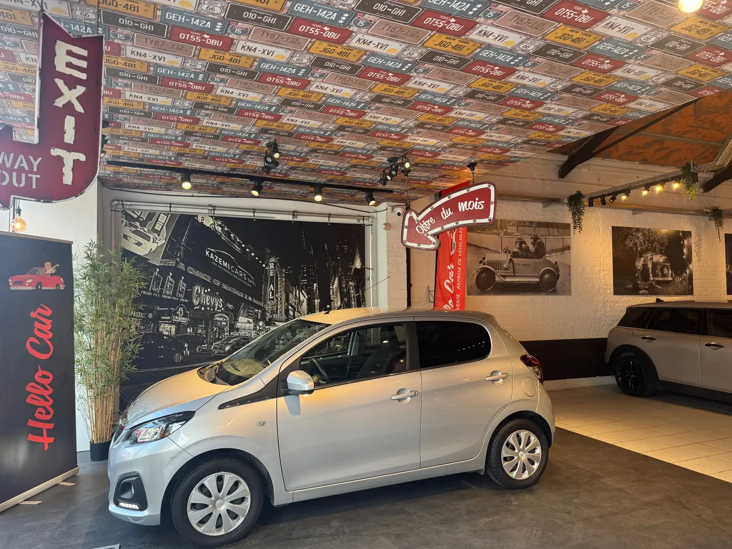 Peugeot 108 1.0 * BOITE AUTO * AIRCO * CARPLAY * GARANTIE * Gris - 1