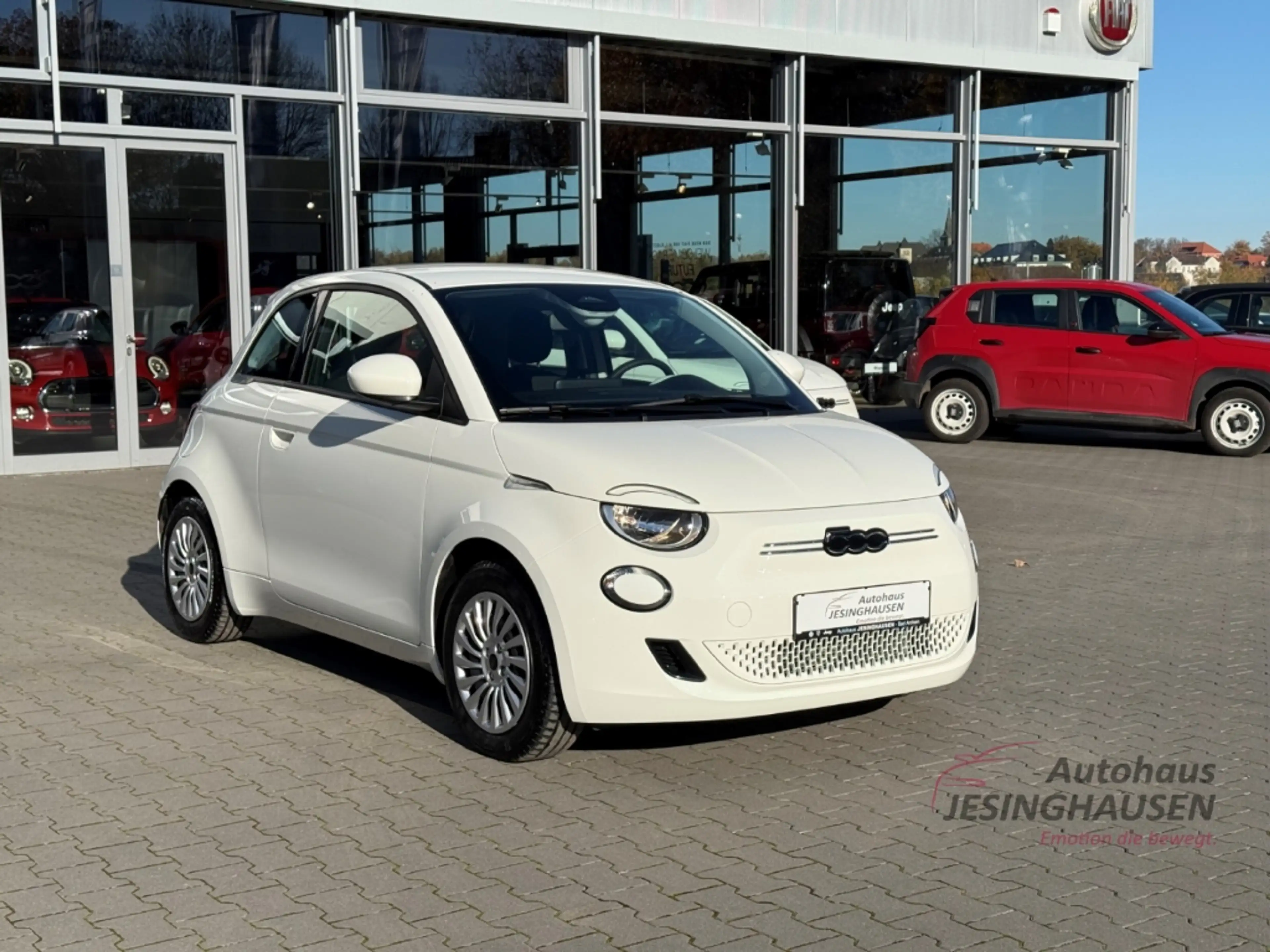Fiat 500e +Klimaaut.+Tempomat+Spurhalte.+Schildererkennung — photo 3
