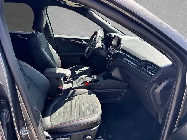Ford Kuga view 3