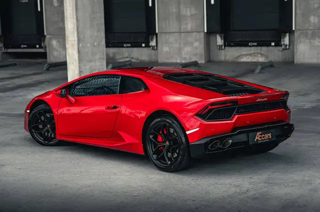 Lamborghini Huracan view 2