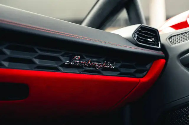 Lamborghini Huracan view 9
