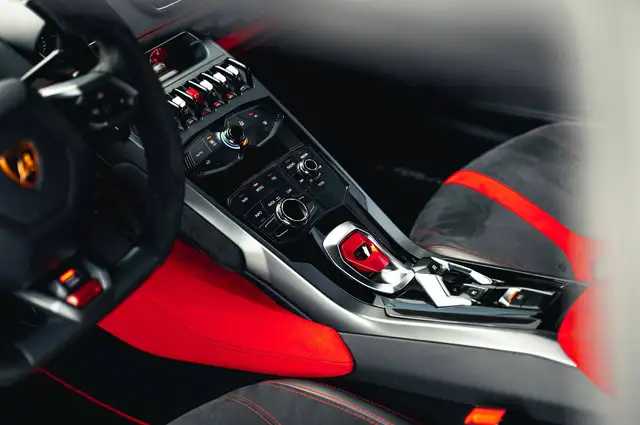 Lamborghini Huracan view 7