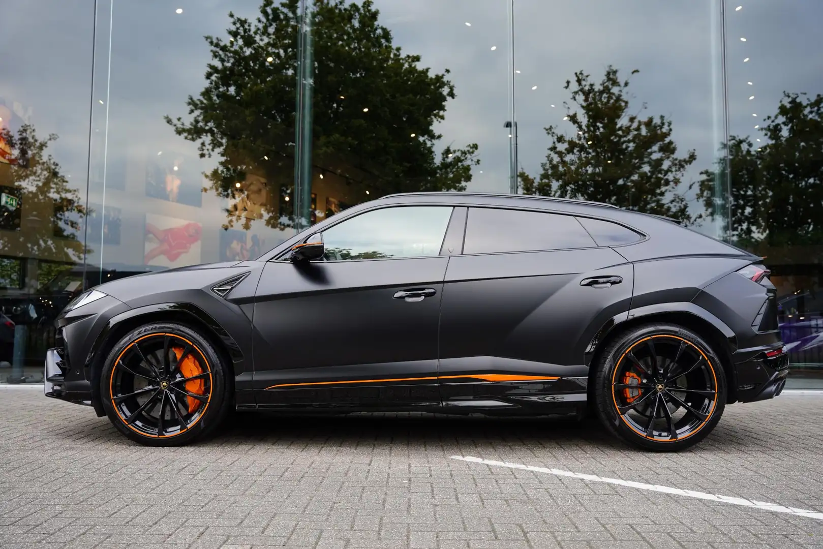 Lamborghini Urus 4.0 V8 Graphite Capsule Export Price Stealth X-PEL Zwart - 1