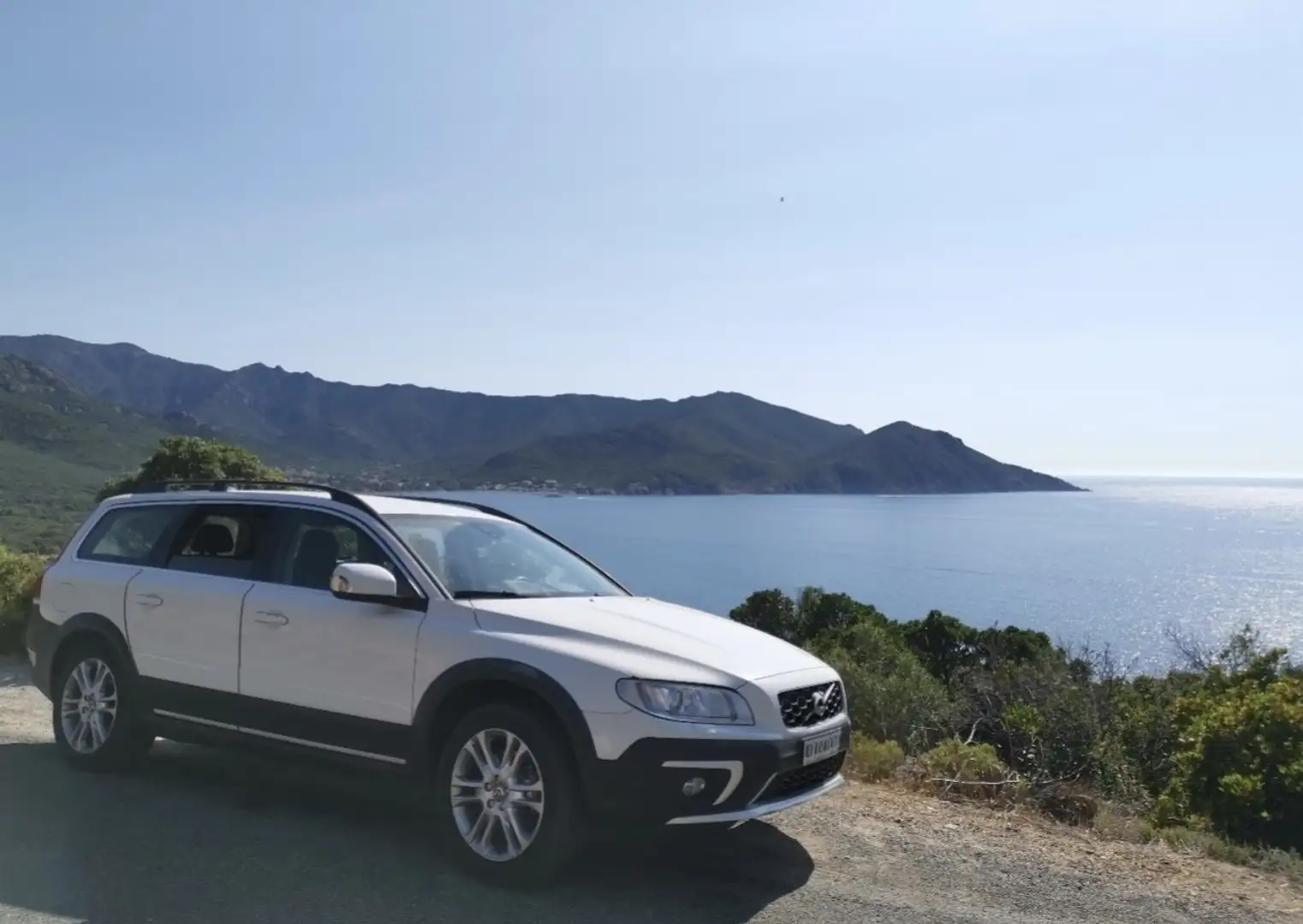 Volvo XC70 2.4 d5 Summum awd 220cv geartronic Bianco - 1