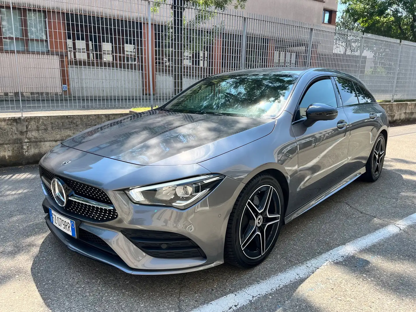 Mercedes-Benz CLA 200 CLA Shoot Brake 200 d Premium Night Edition auto Argent - 2