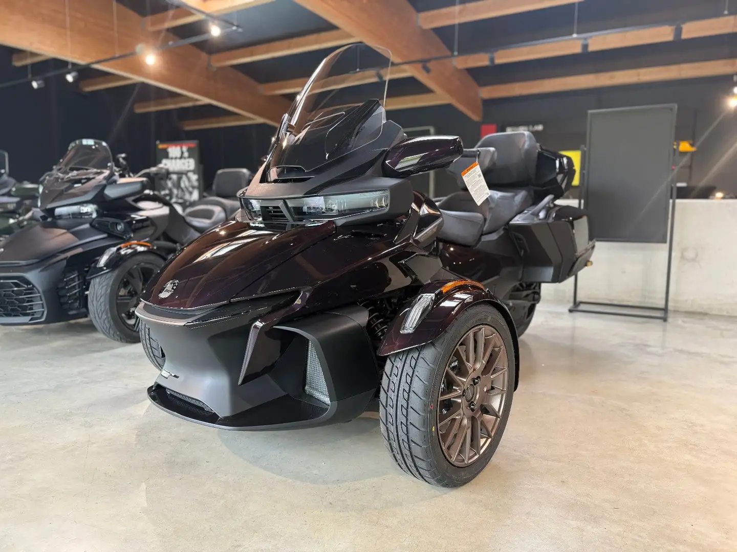 Can-Am Spyder RT ACE Sea to Sky 2025 White - 1