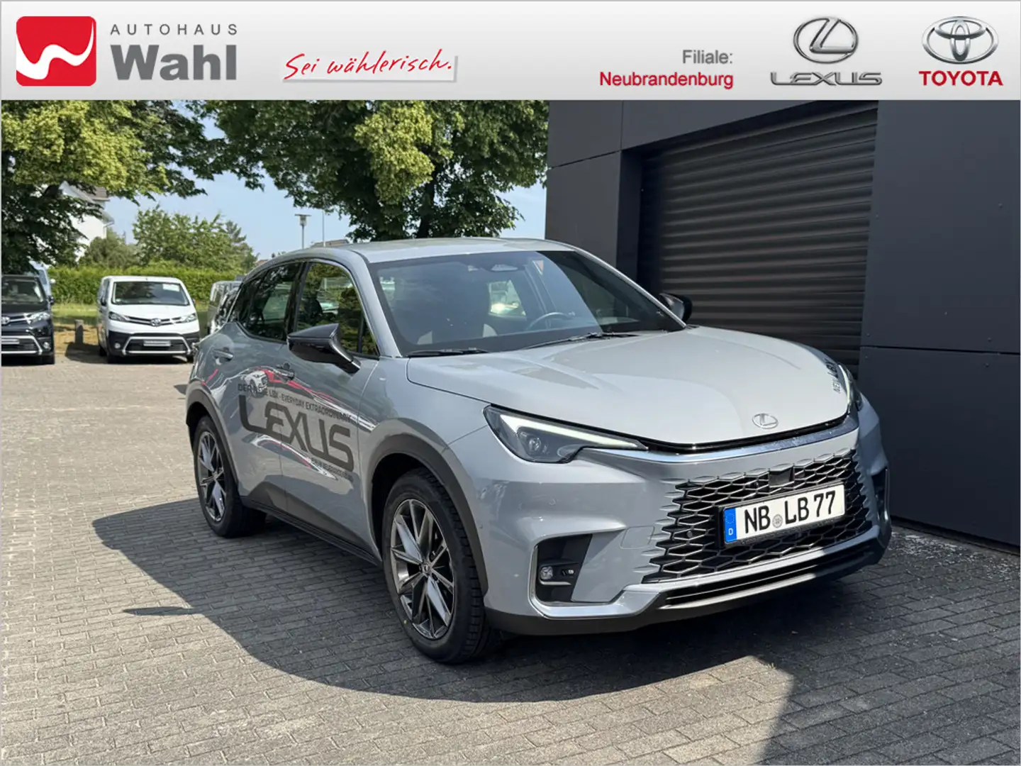 Lexus LBX 1.5 E-Four Relax ALLRAD Save&Sound Mark Levinson Gris - 2