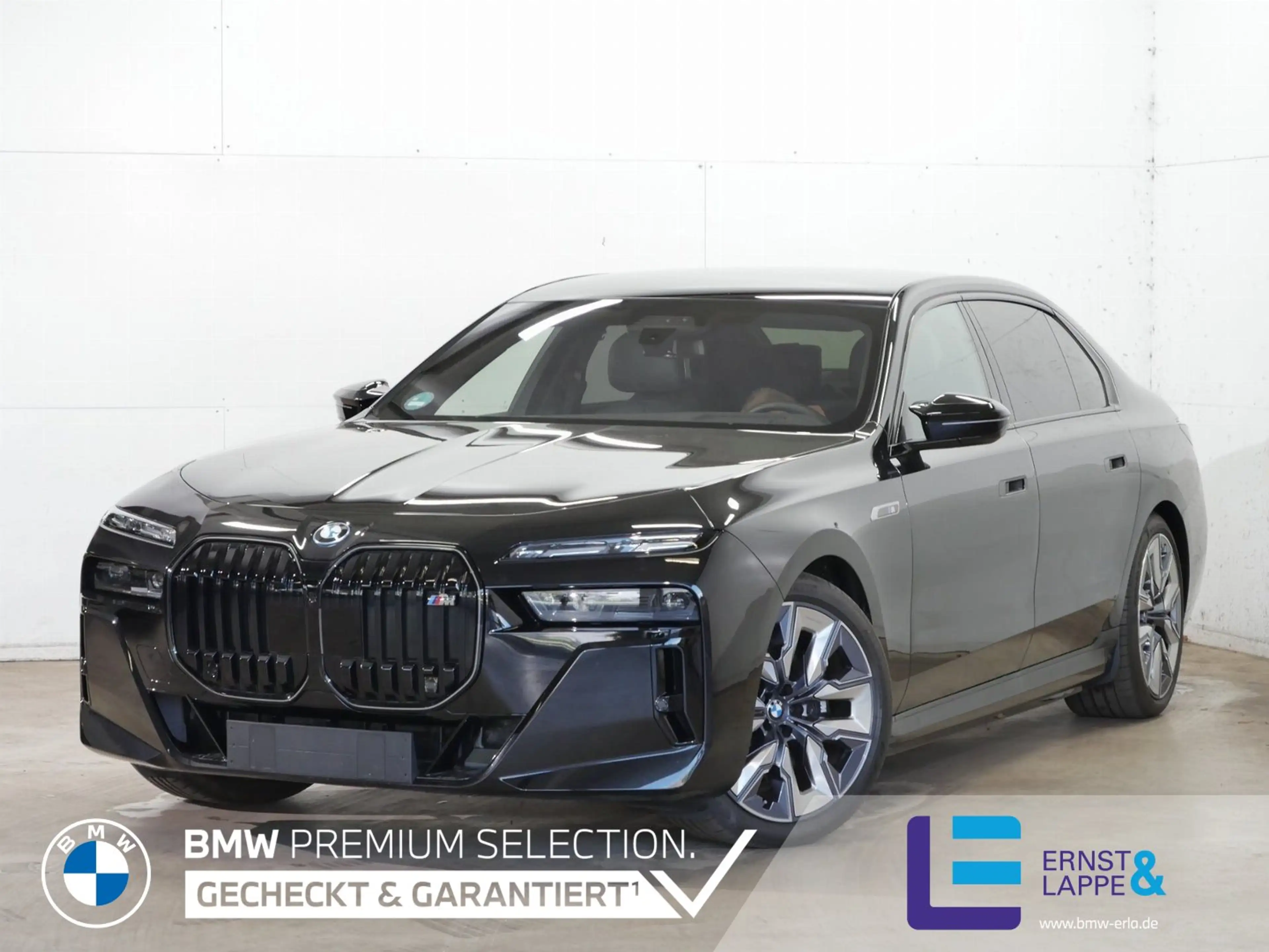 BMW i7 M70 xDrive Limo M Sport || Sky Lounge B&W