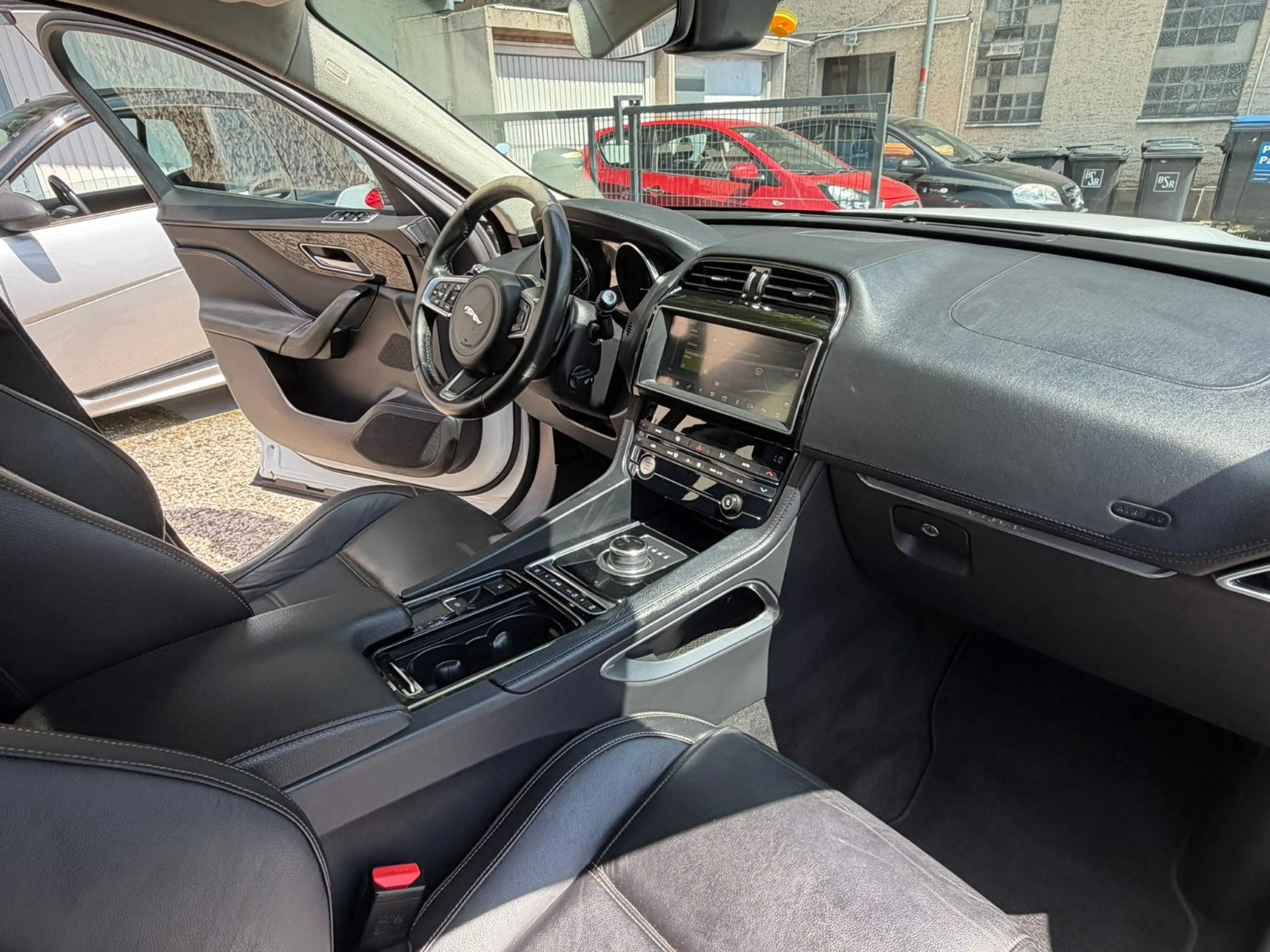 Jaguar F-Pace 20d AWD Automatik*R-Cam*Leder*Navi — photo 12