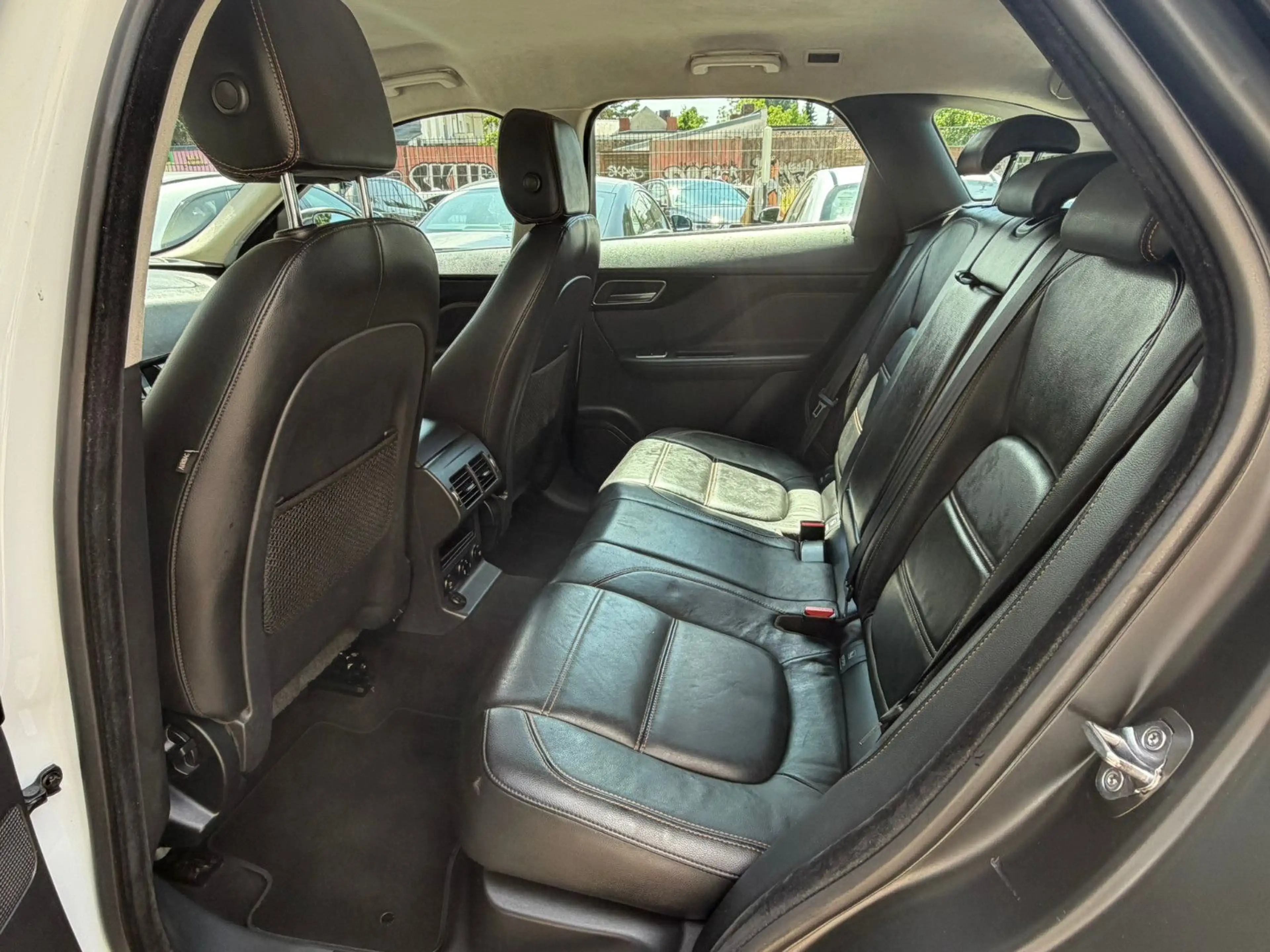 Jaguar F-Pace 20d AWD Automatik*R-Cam*Leder*Navi — photo 10