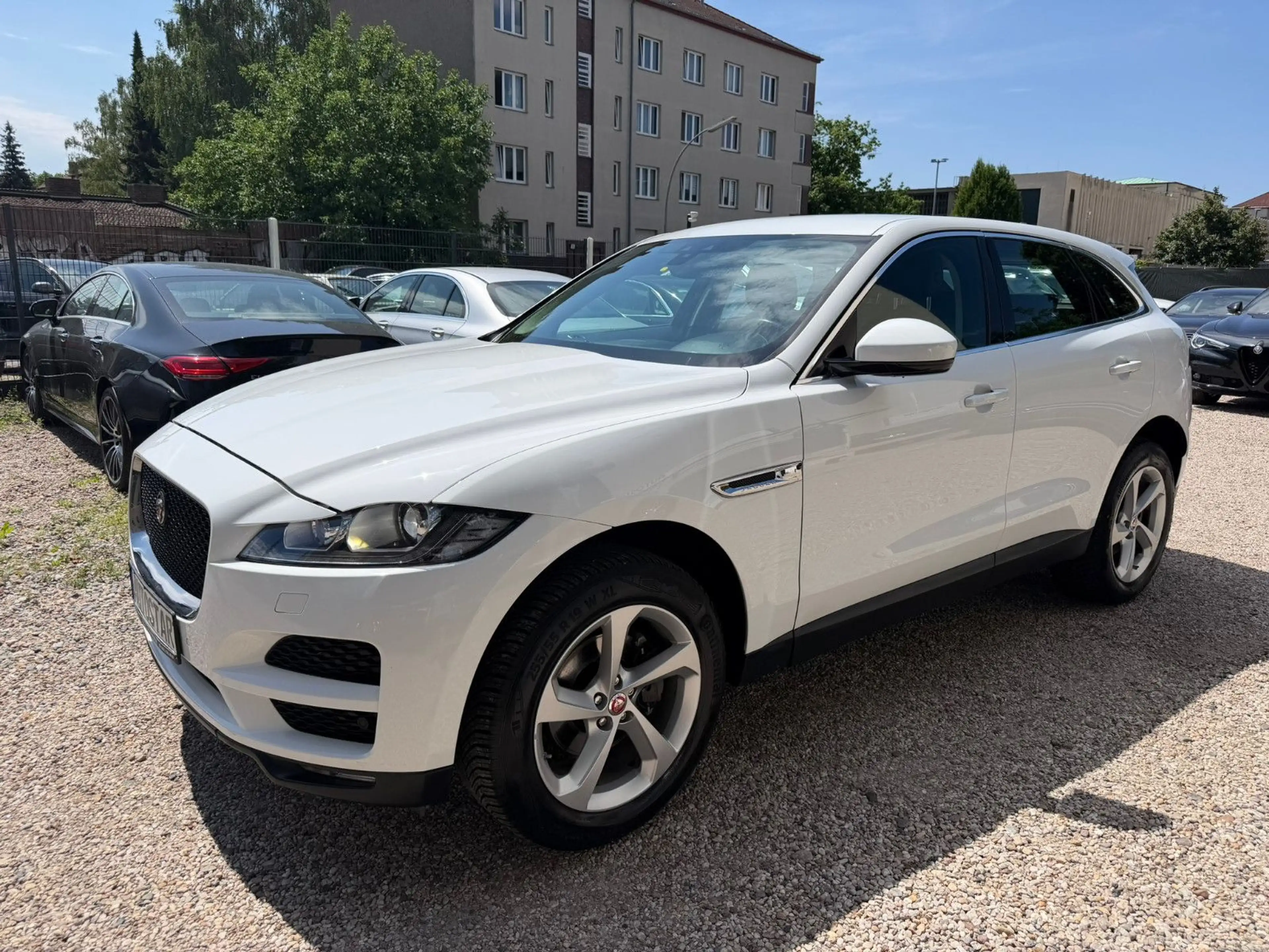 Jaguar F-Pace 20d AWD Automatik*R-Cam*Leder*Navi