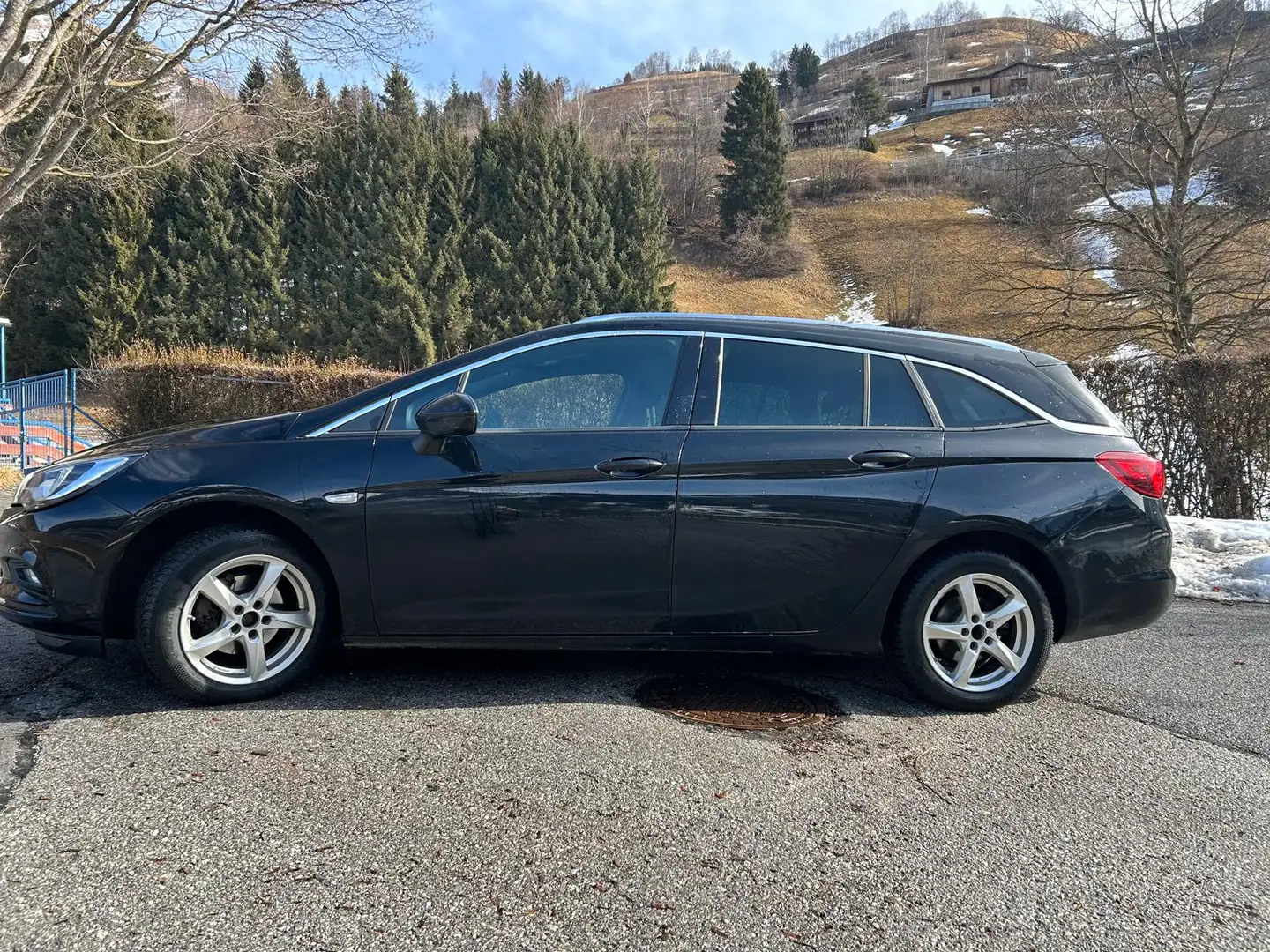 Opel Astra Astra Caravan Sport TD Schwarz - 2