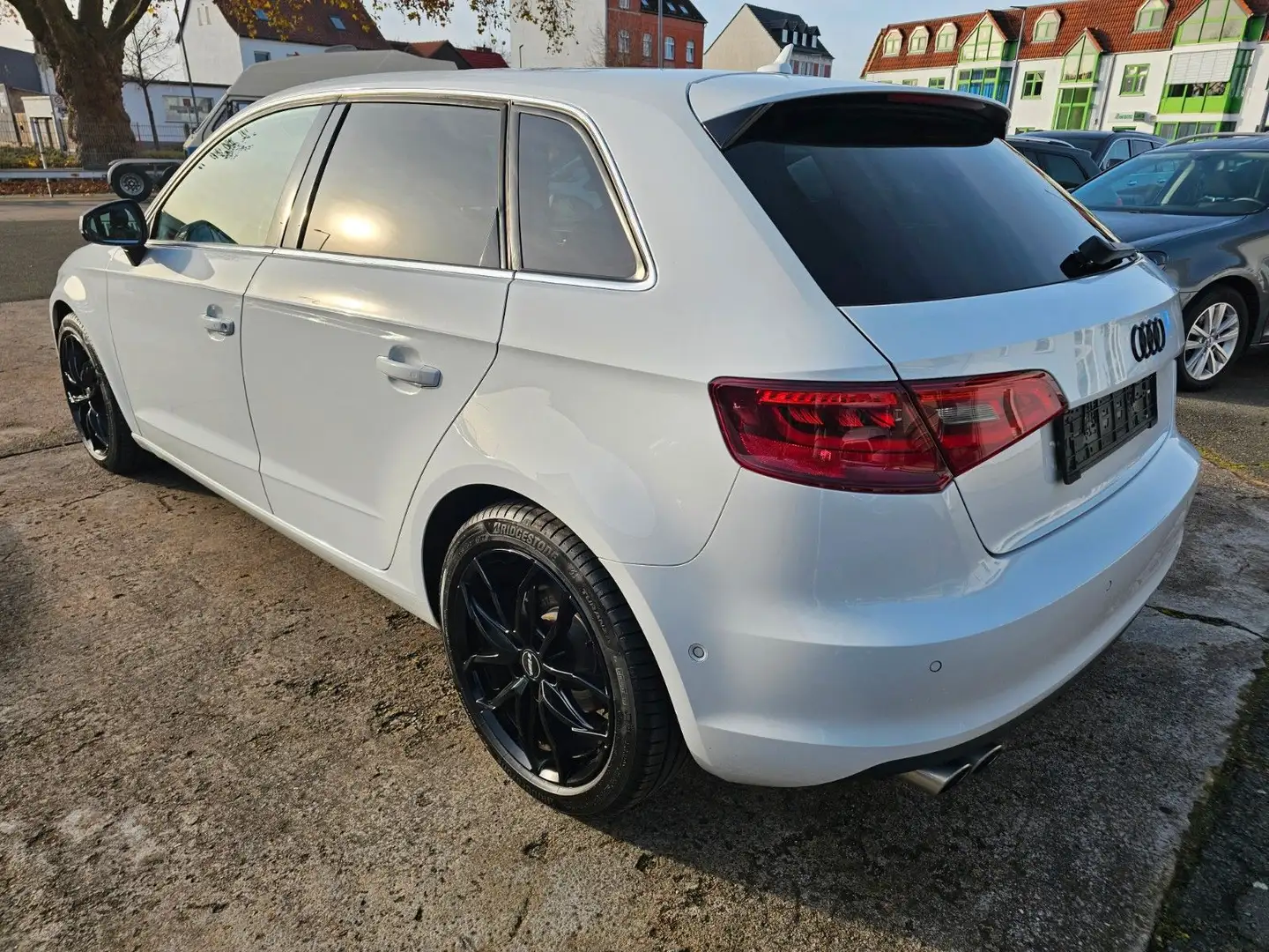 Audi A3 Sportback ambition Navi LED S line Weiß - 2
