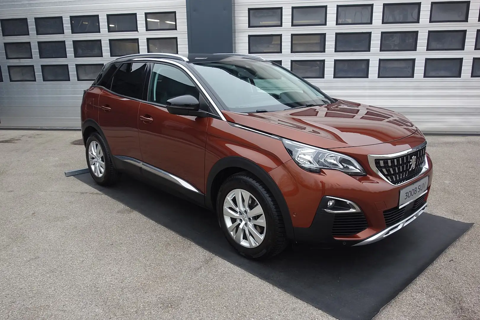 Peugeot 3008 1,6 BlueHDi 120 S&S EAT6 Allure Braun - 1