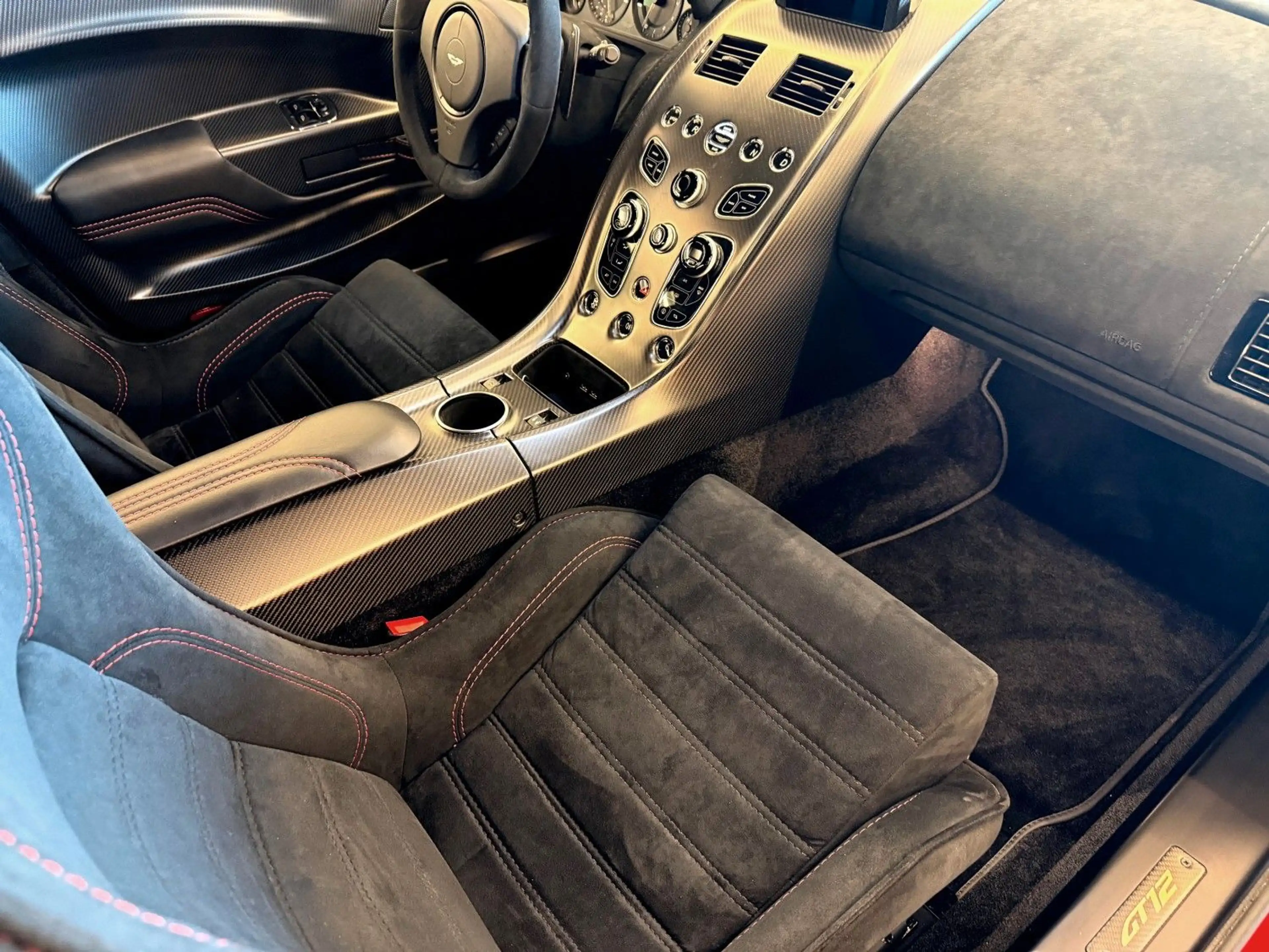 Aston Martin Vantage GT12 — photo 4