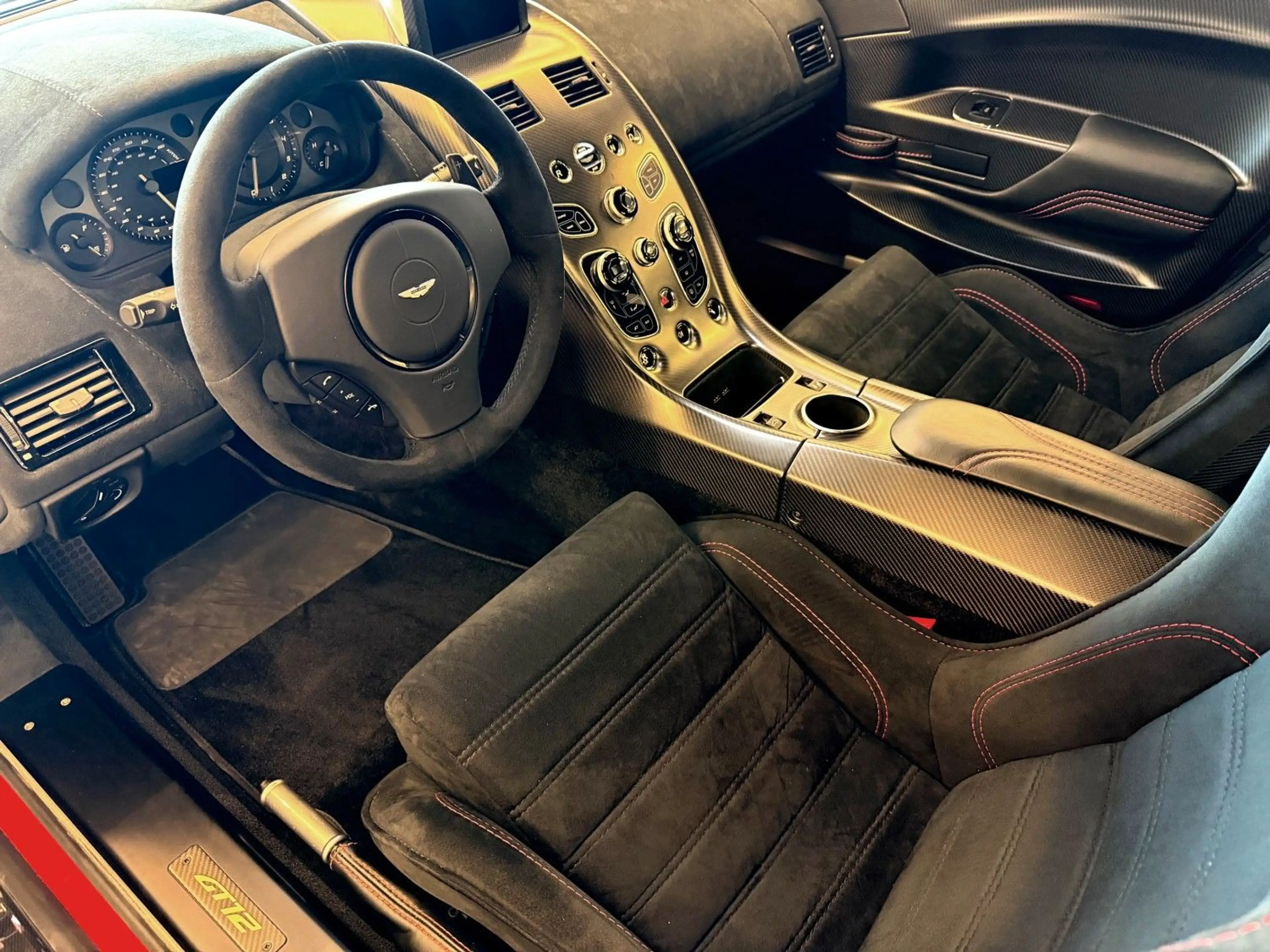 Aston Martin Vantage GT12 — photo 3