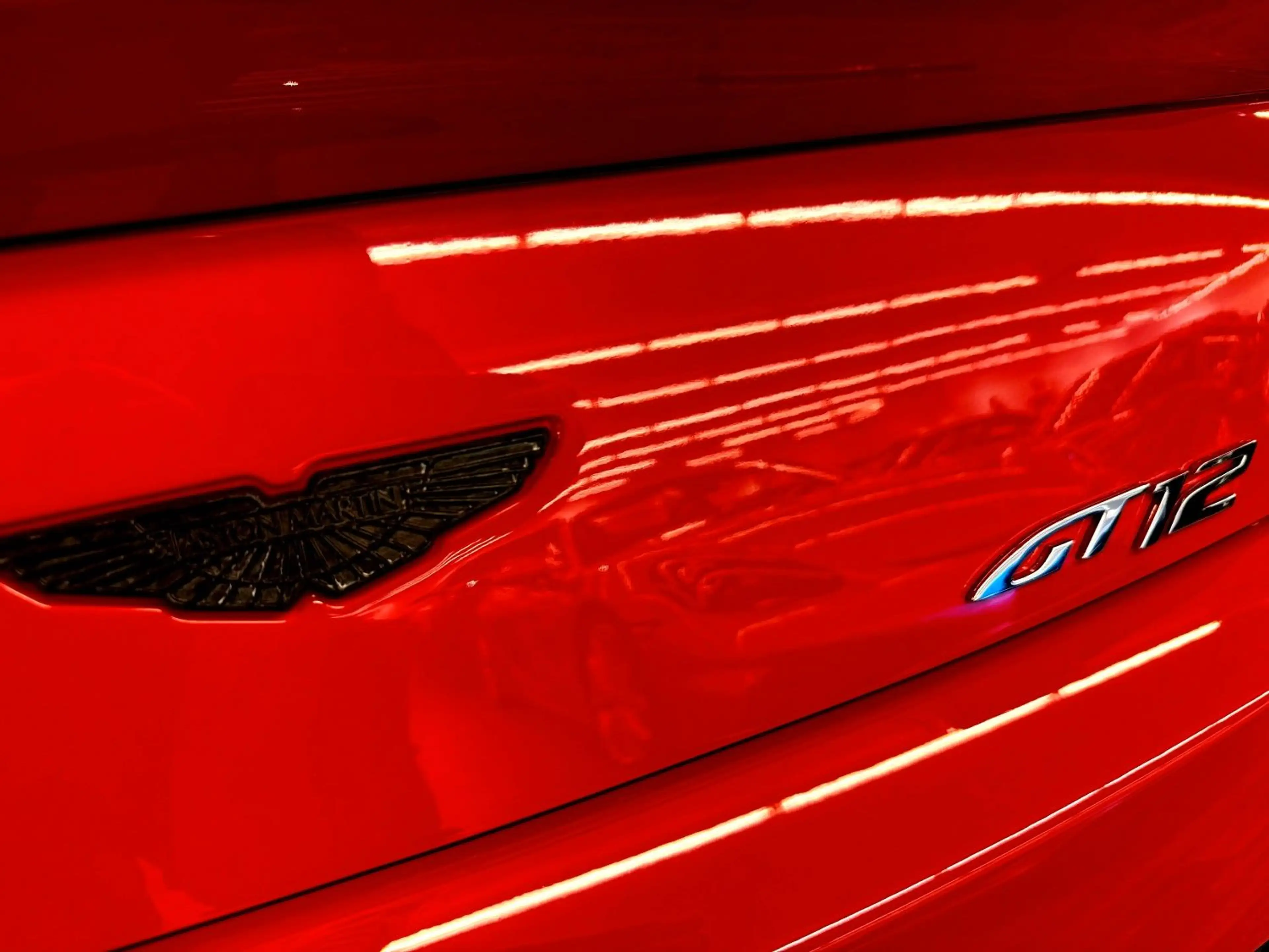 Aston Martin Vantage GT12 — photo 10
