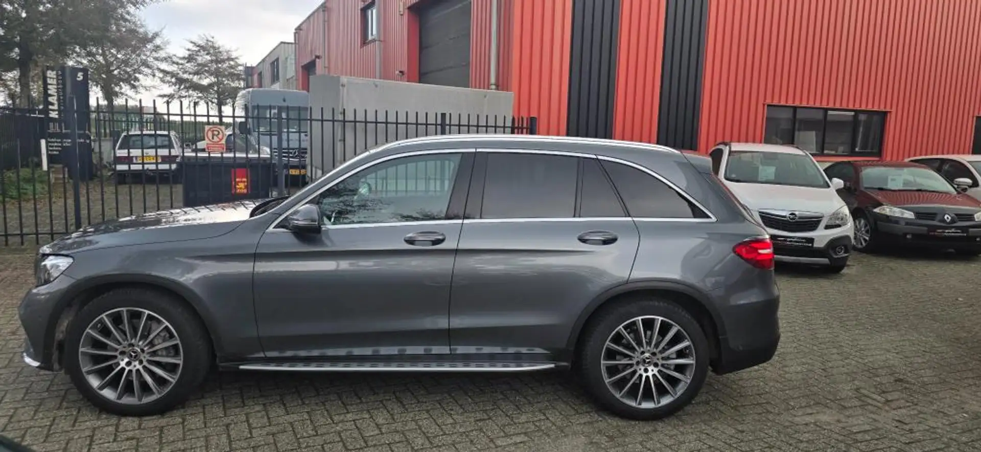 Mercedes-Benz GLC 250 4MATIC Premium Plus Gris - 2