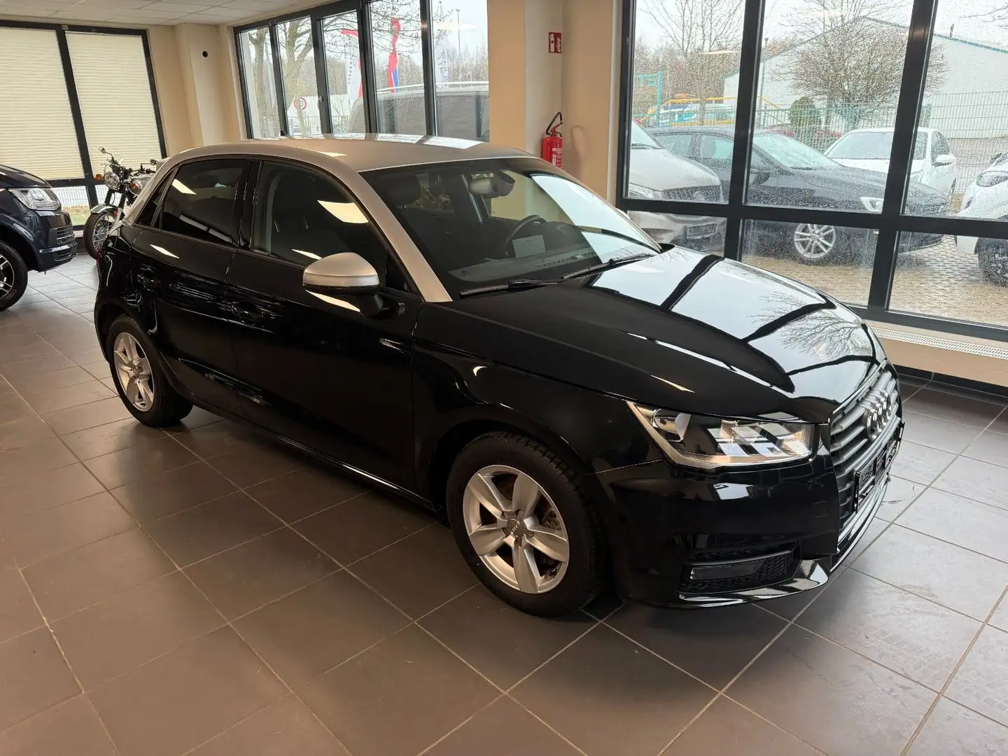 Audi A1 Sportback 1.4 TFSI S-Tronic Schwarz - 1