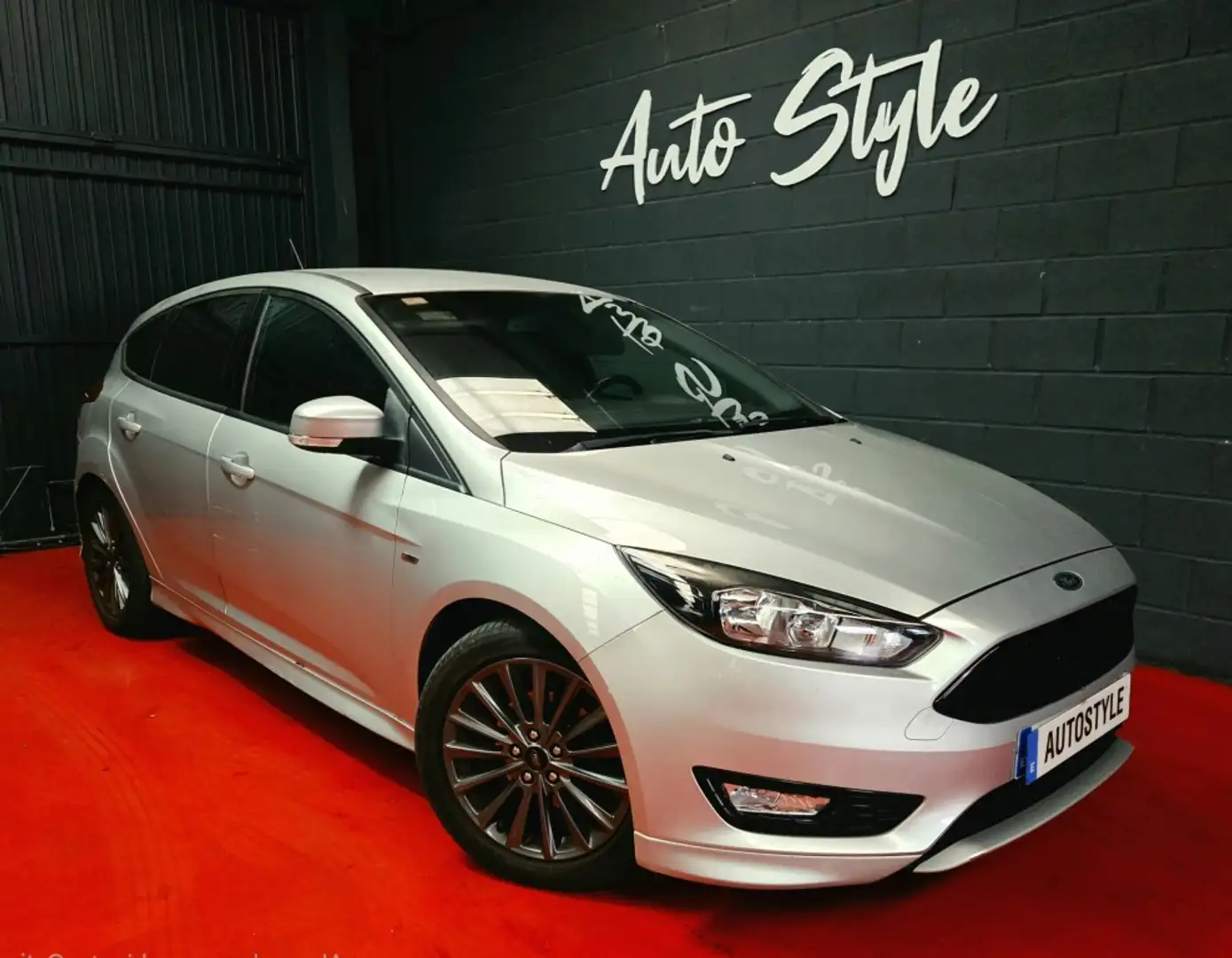 Ford Focus 1.5TDCi ST-Line 120 Gris - 1