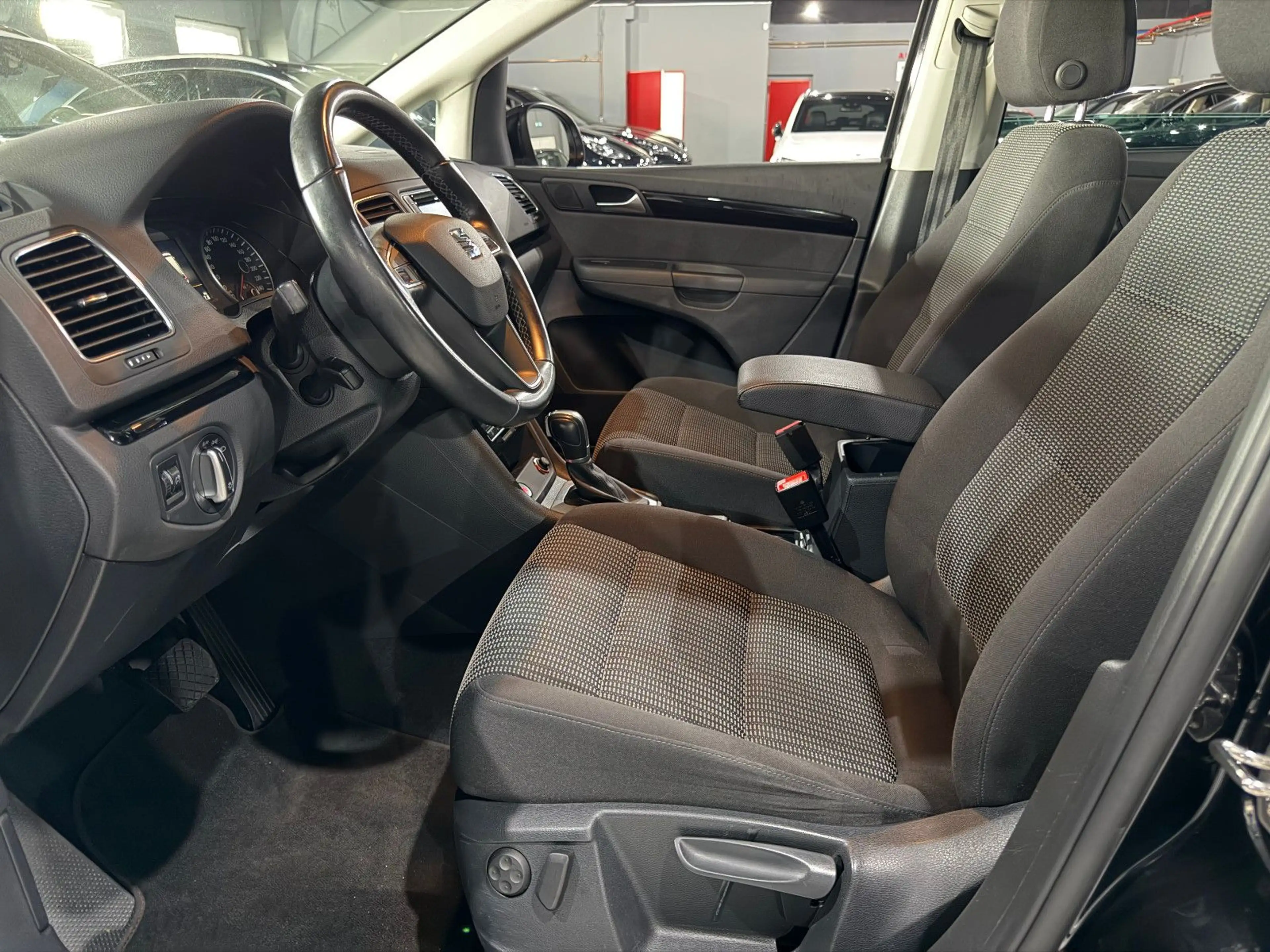 SEAT Alhambra 2.0 d 7 SITZ/PANO/KEYLES/AUT/XEN/KAMERA — photo 12