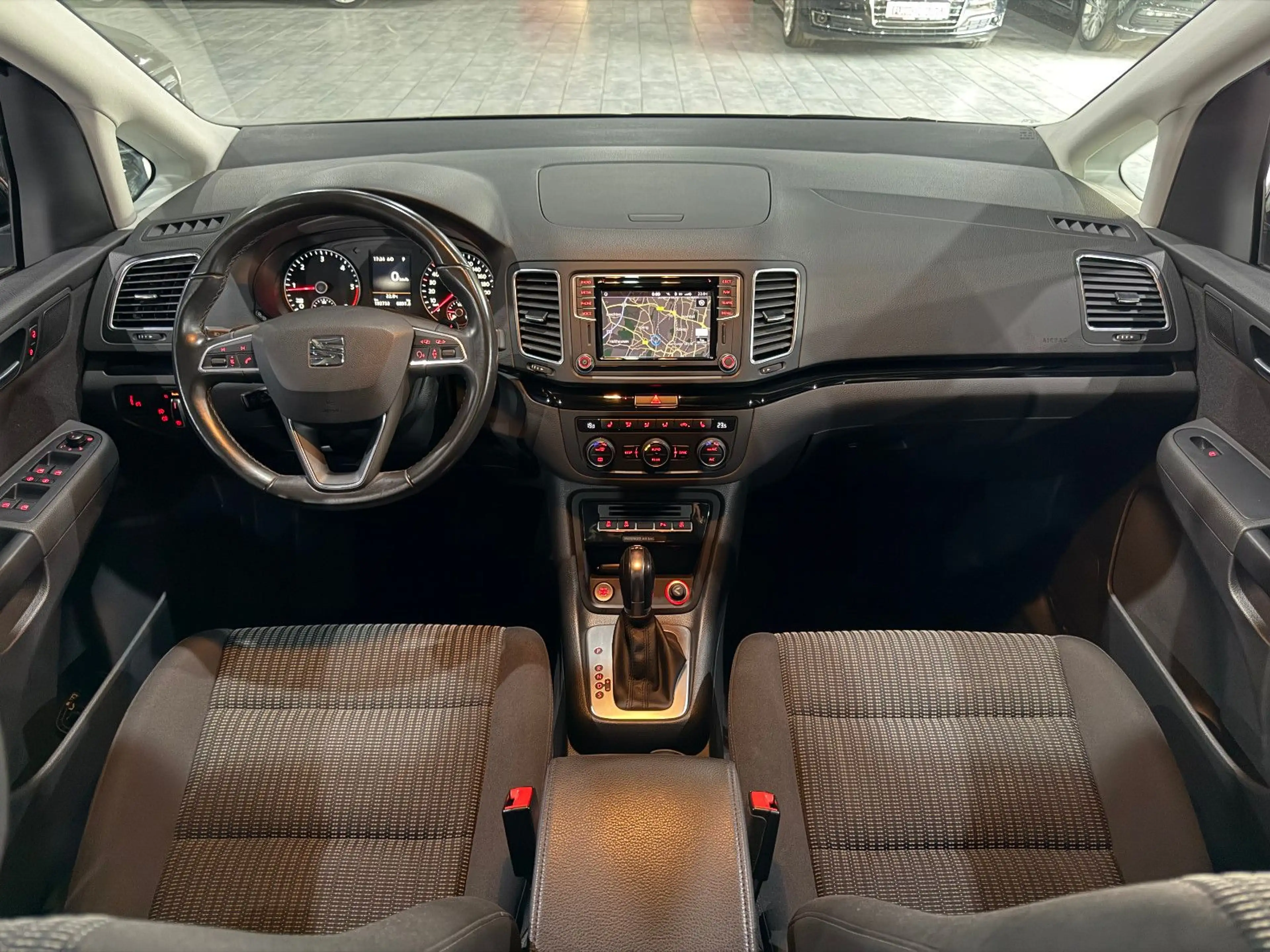 SEAT Alhambra 2.0 d 7 SITZ/PANO/KEYLES/AUT/XEN/KAMERA — photo 10
