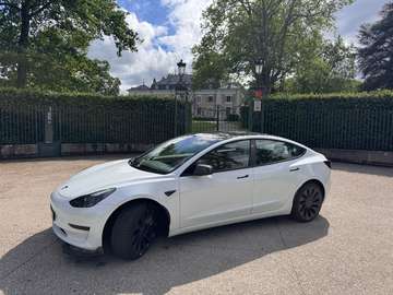 MODEL 3 Standard Range Plus RWD