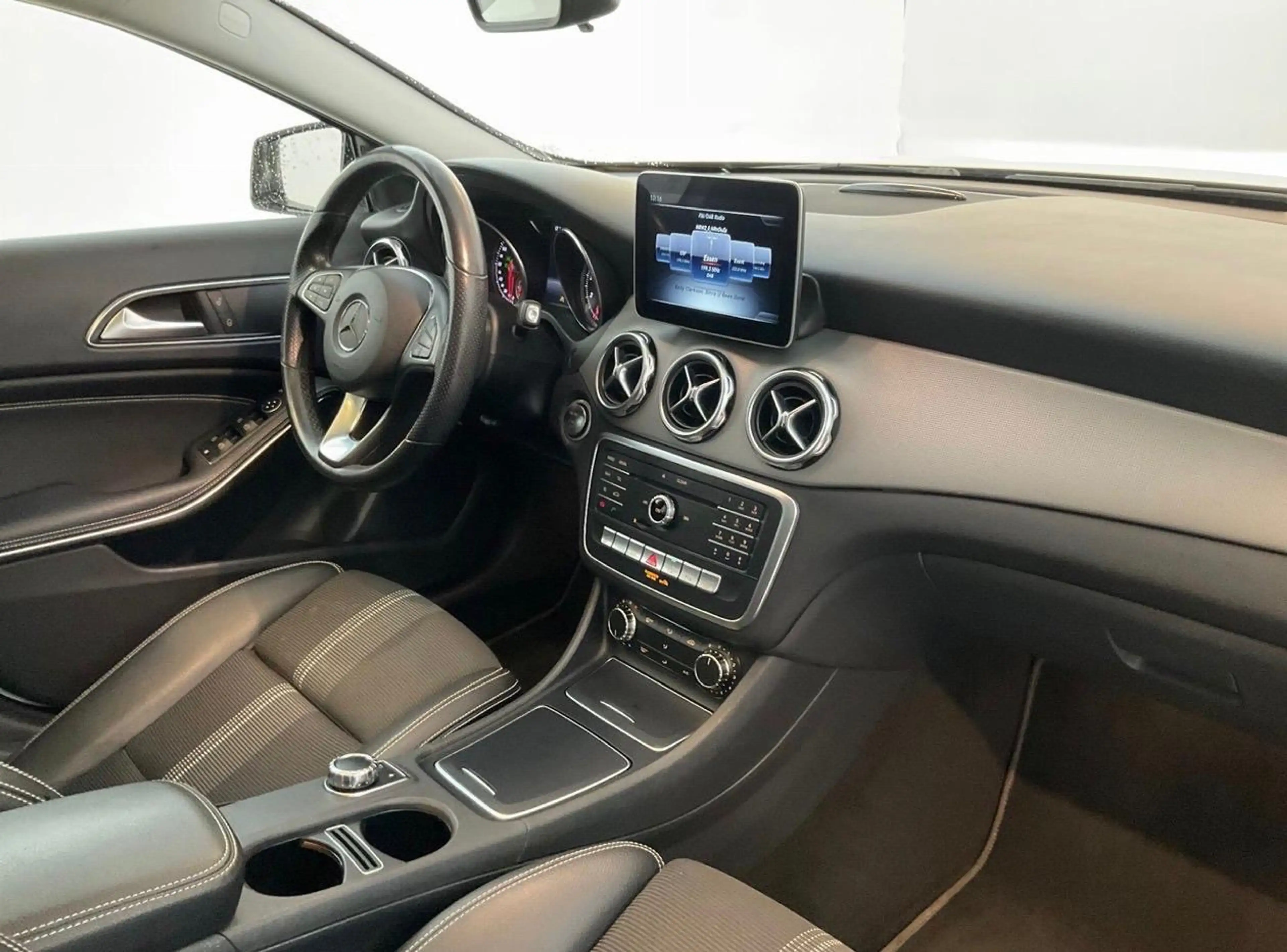 Mercedes-Benz GLA 200 Mercedes-Benz GLA 200 7G-DCT "Urban — photo 7