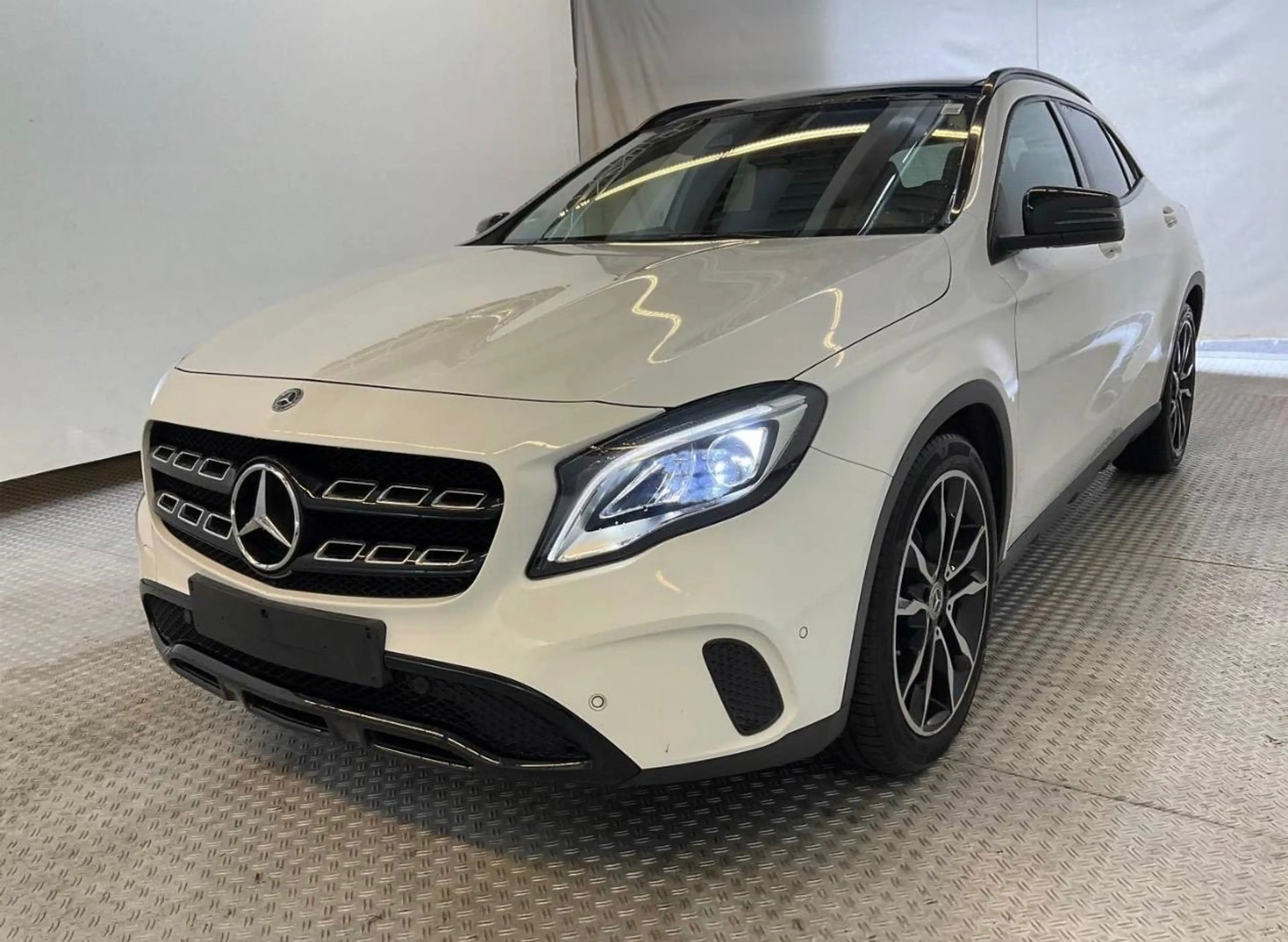 Mercedes-Benz GLA 200 Mercedes-Benz GLA 200 7G-DCT "Urban — photo 2