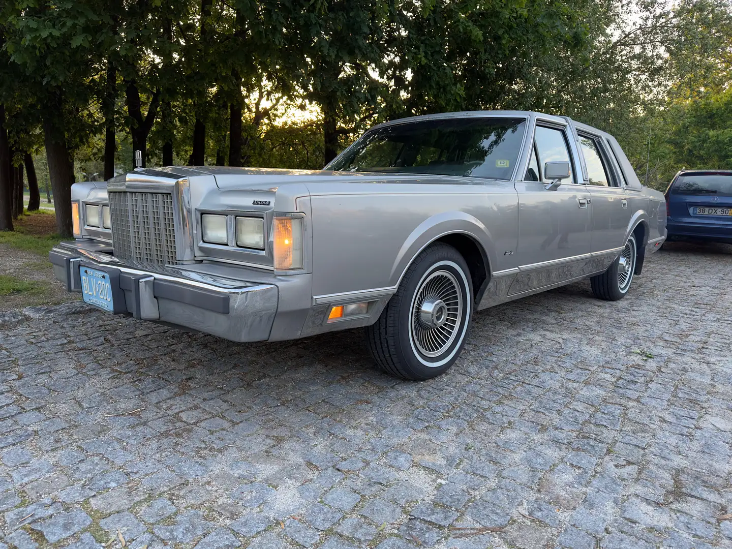 Lincoln Town Car Zilver - 2