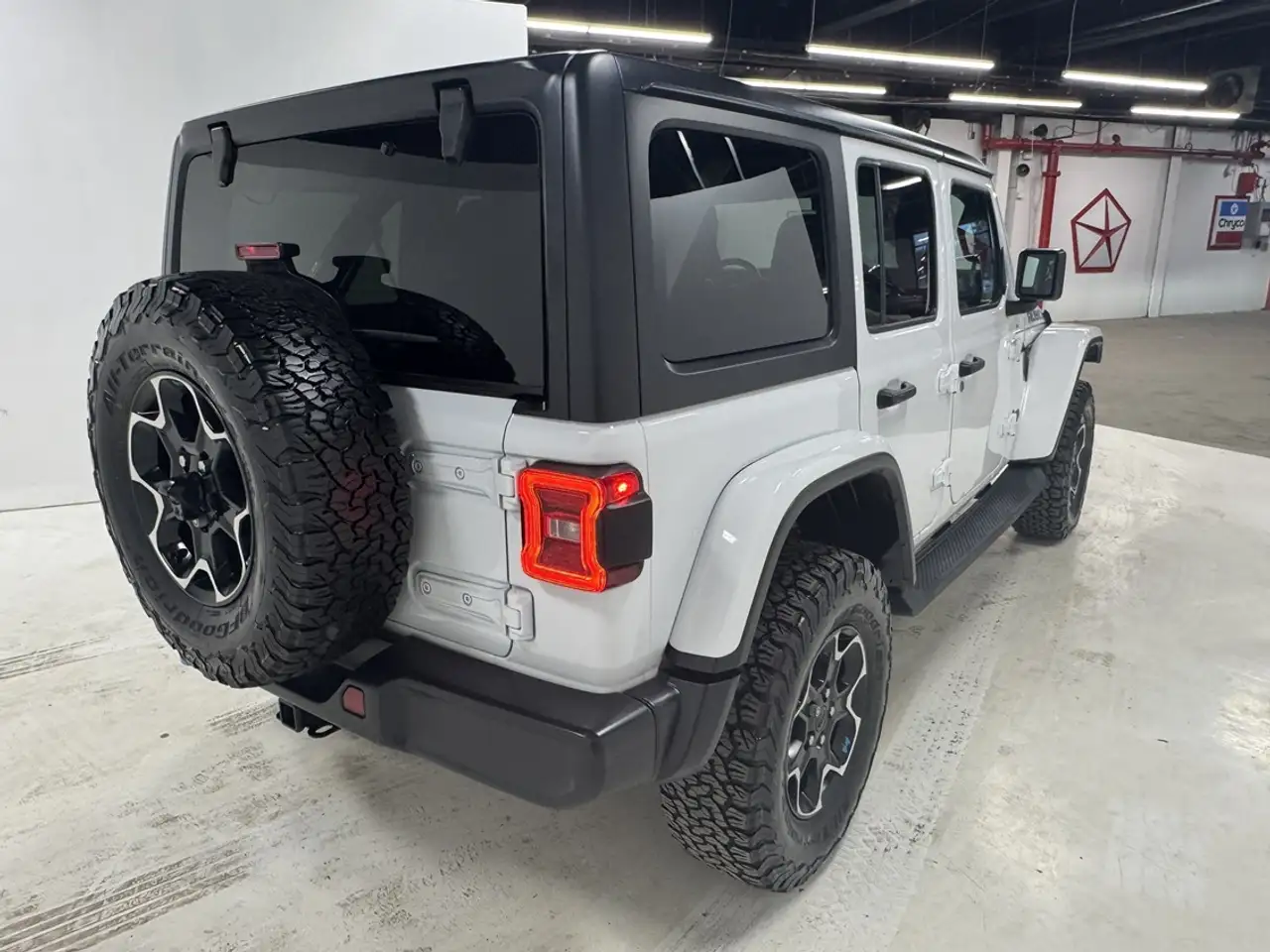 Jeep Wrangler снимка Jeep Wrangler