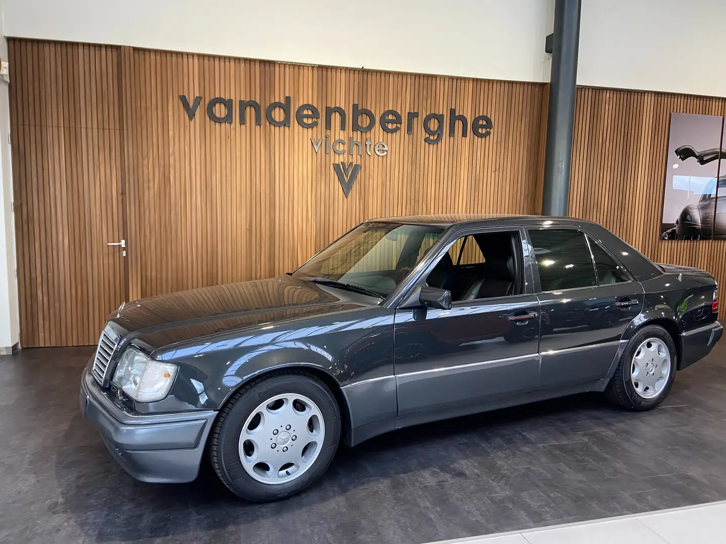 Mercedes-Benz E 500 oldtimer schuifdak memory zetels Negru - 1
