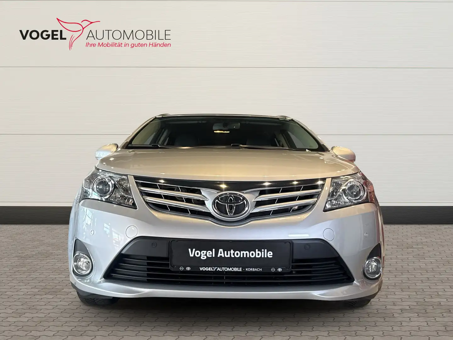 Toyota Avensis 1.8 Kombi +Navi+SHZ+AUT+KlimaA Silver - 2