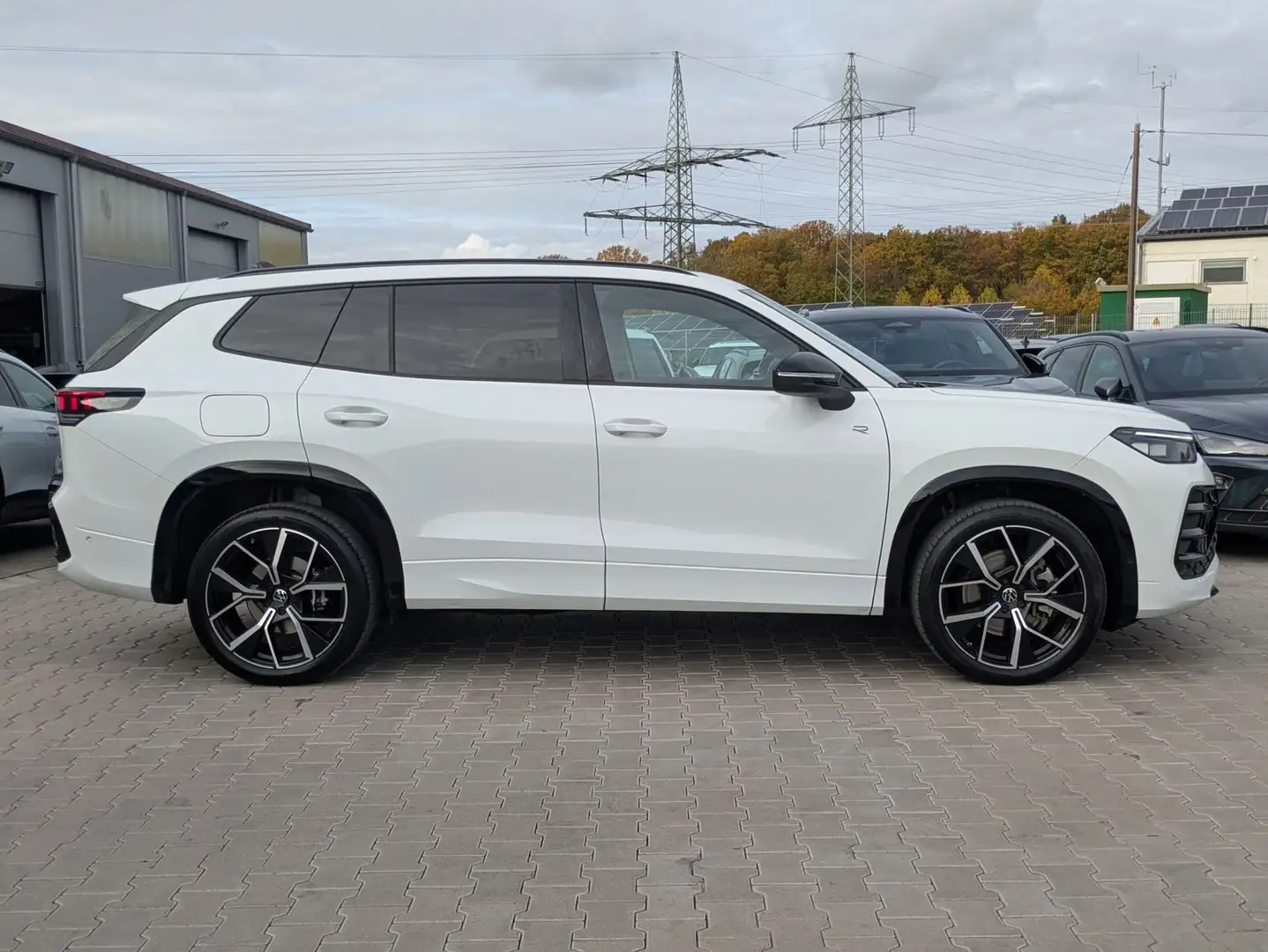 Volkswagen Tayron 2.0 TDI 4M R-Line 7Si*MATRIX*AHK*PANO*HUD Weiß - 2