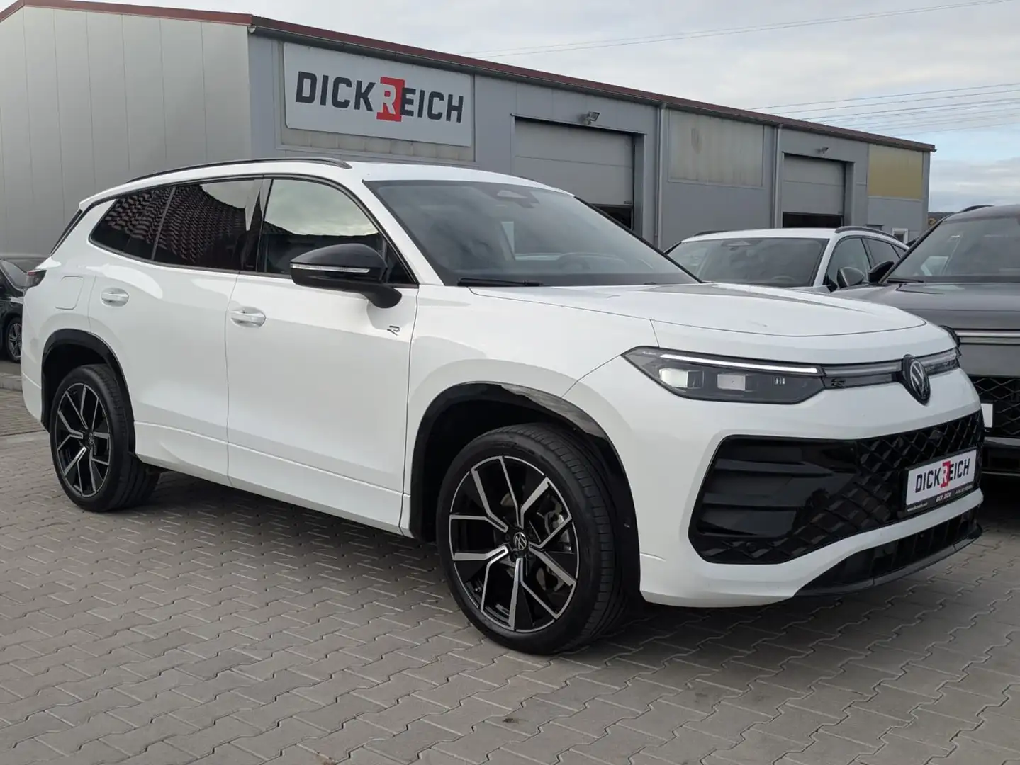 Volkswagen Tayron 2.0 TDI 4M R-Line 7Si*MATRIX*AHK*PANO*HUD Weiß - 1