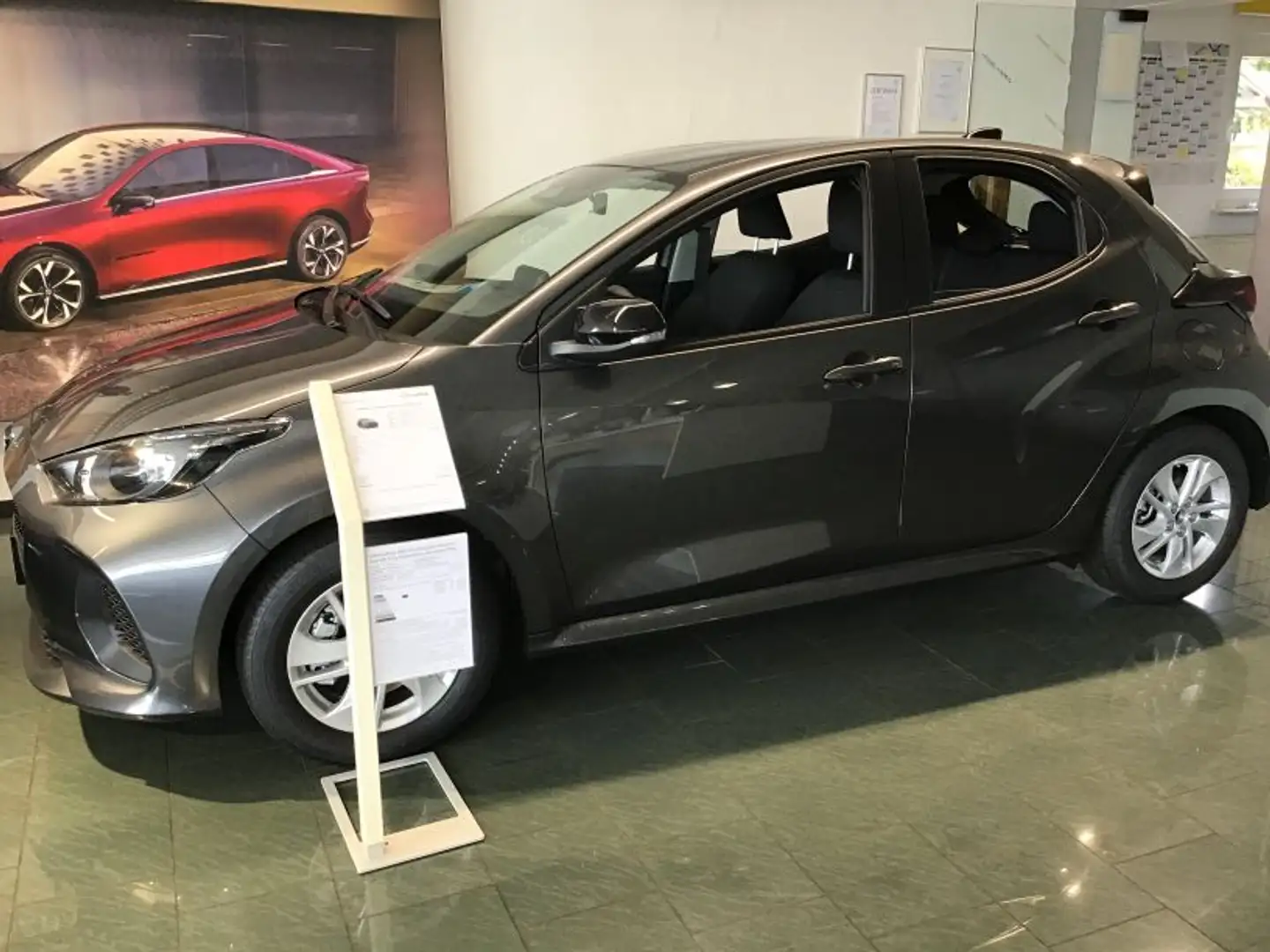 Mazda 2 Hybrid 1.5L Hybrid VVT-i 116 Centre Line Grau - 1