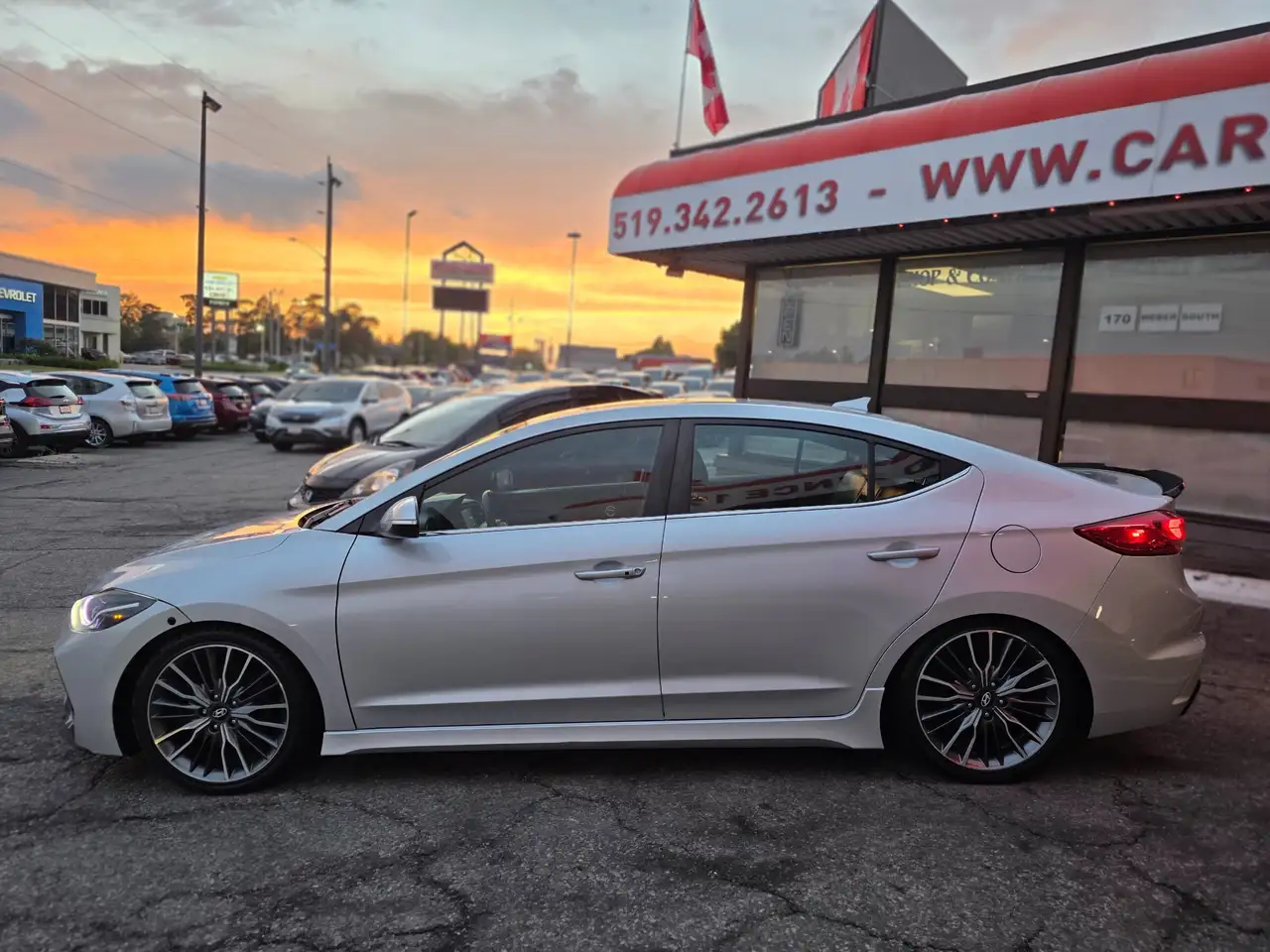 Hyundai ELANTRA photo Hyundai ELANTRA