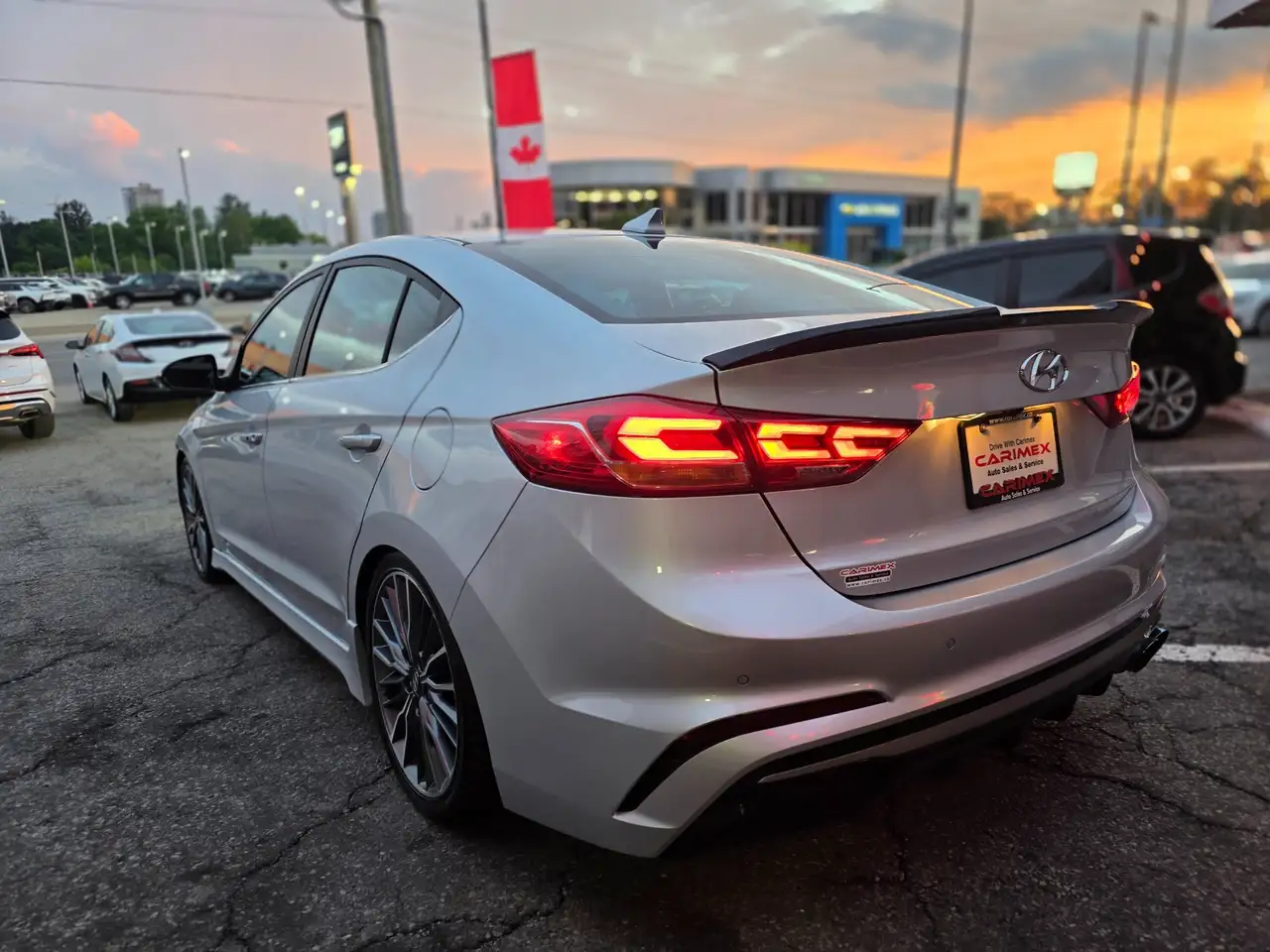 Hyundai ELANTRA photo Hyundai ELANTRA