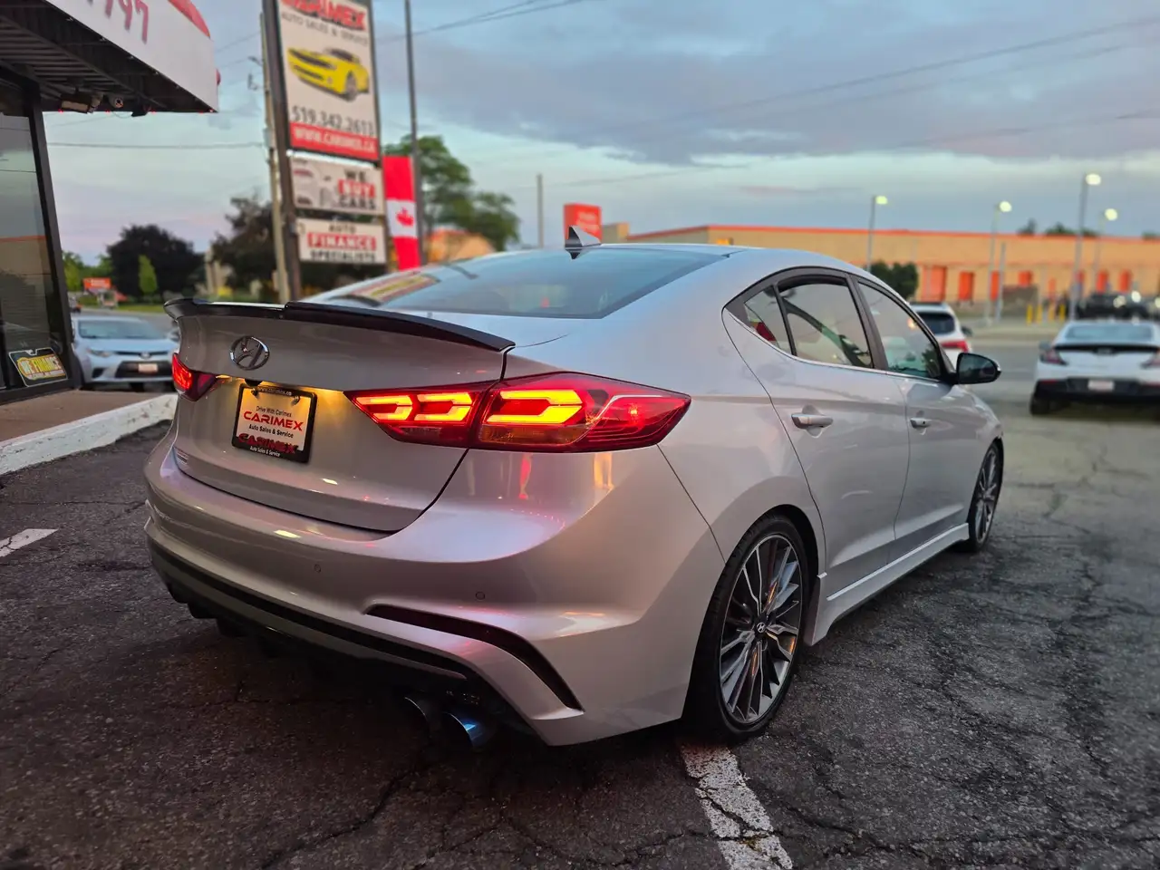 Hyundai ELANTRA photo Hyundai ELANTRA