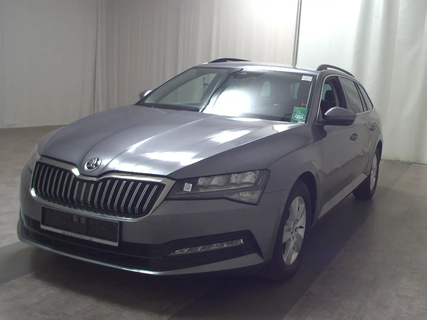 Skoda Superb Kombi 2.0 TDI Ambition Navi LED vc AHK Grau - 2