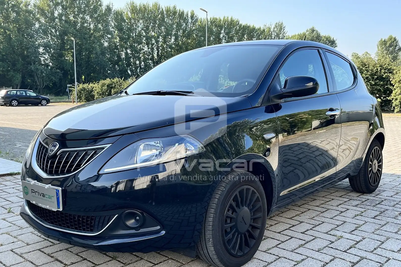 Lancia Ypsilon Ypsilon 1.0 FireFly 5 porte S&S Hybrid Silver Nero - 1
