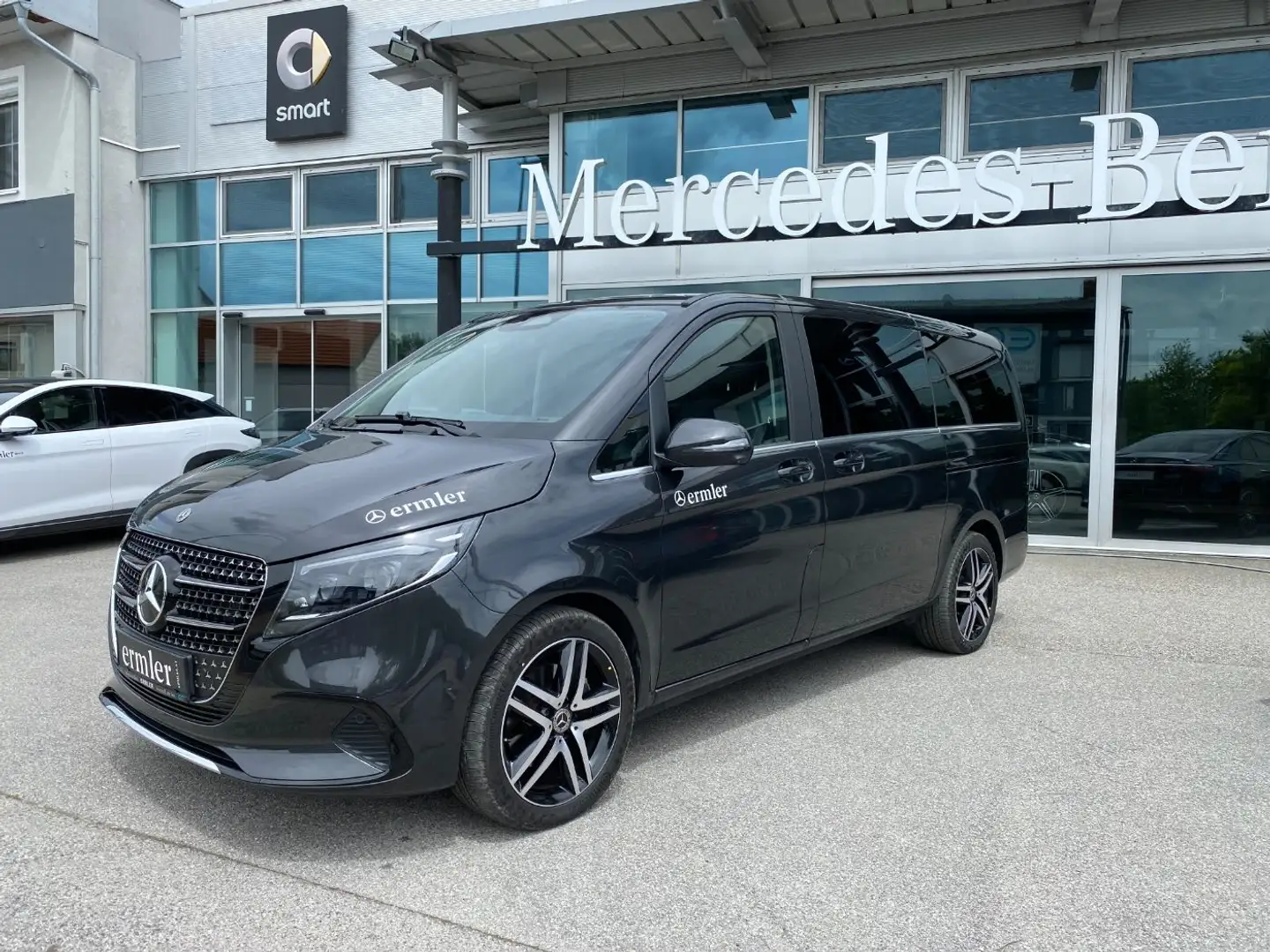 Mercedes-Benz V 300 d 4MATIC AVANTGARDE Lang Klima Distr DAB Grau - 2