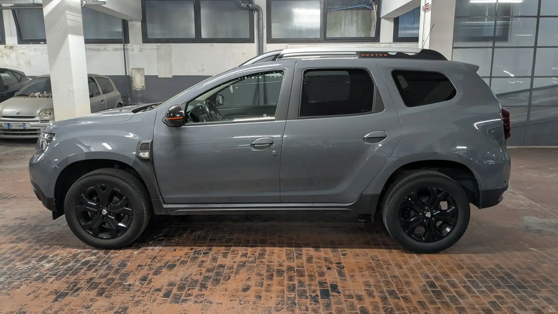 Dacia Duster Duster 1.0 TCe GPL 4x2 Extreme Grigio - 2