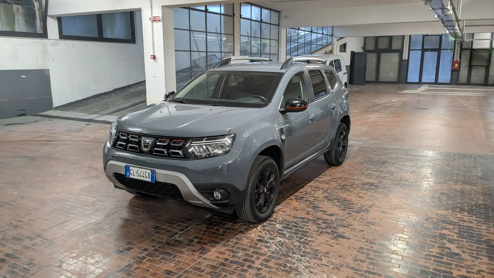 Dacia Duster Duster 1.0 TCe GPL 4x2 Extreme Grigio - 1