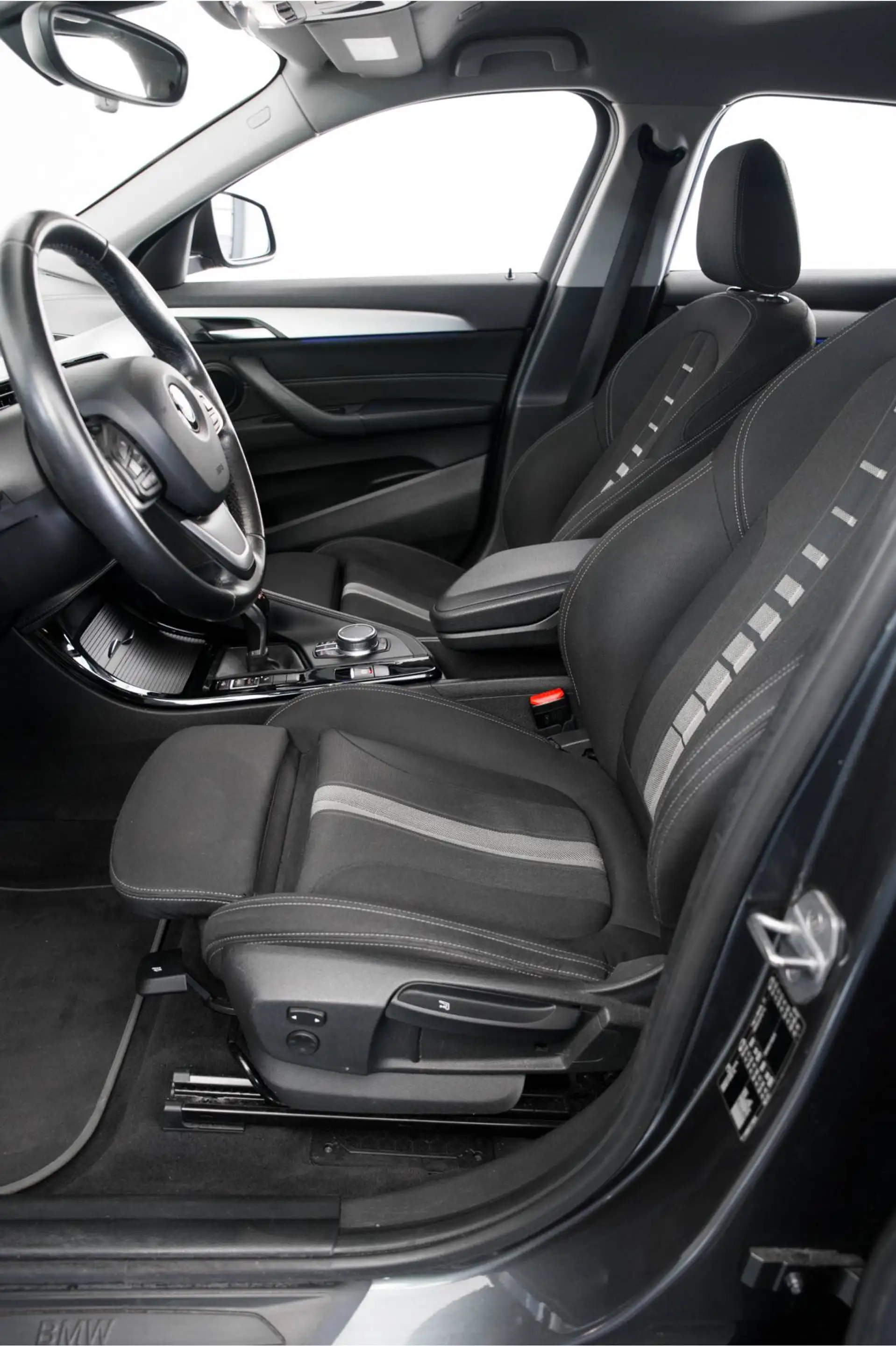 BMW X2 sDrive20i Advantage | HUD | Navi Plus | Camera | 1 — photo 12