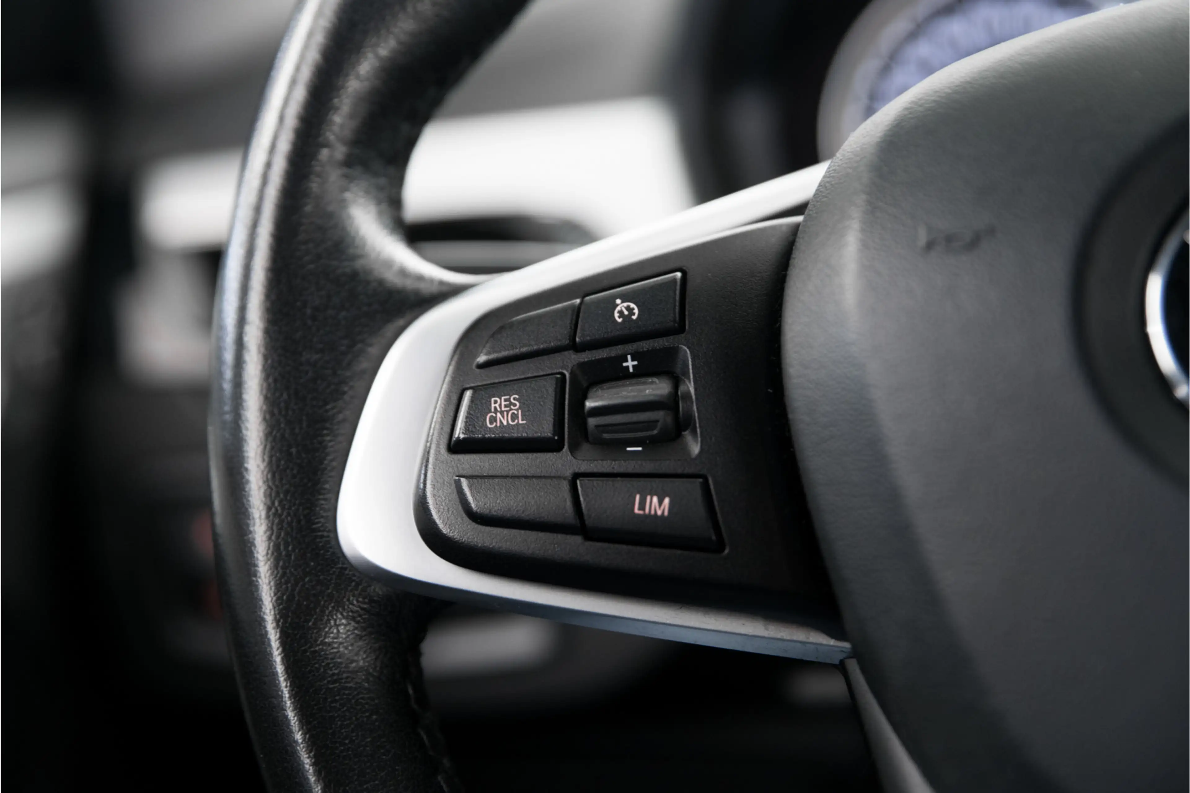 BMW X2 sDrive20i Advantage | HUD | Navi Plus | Camera | 1 — photo 30