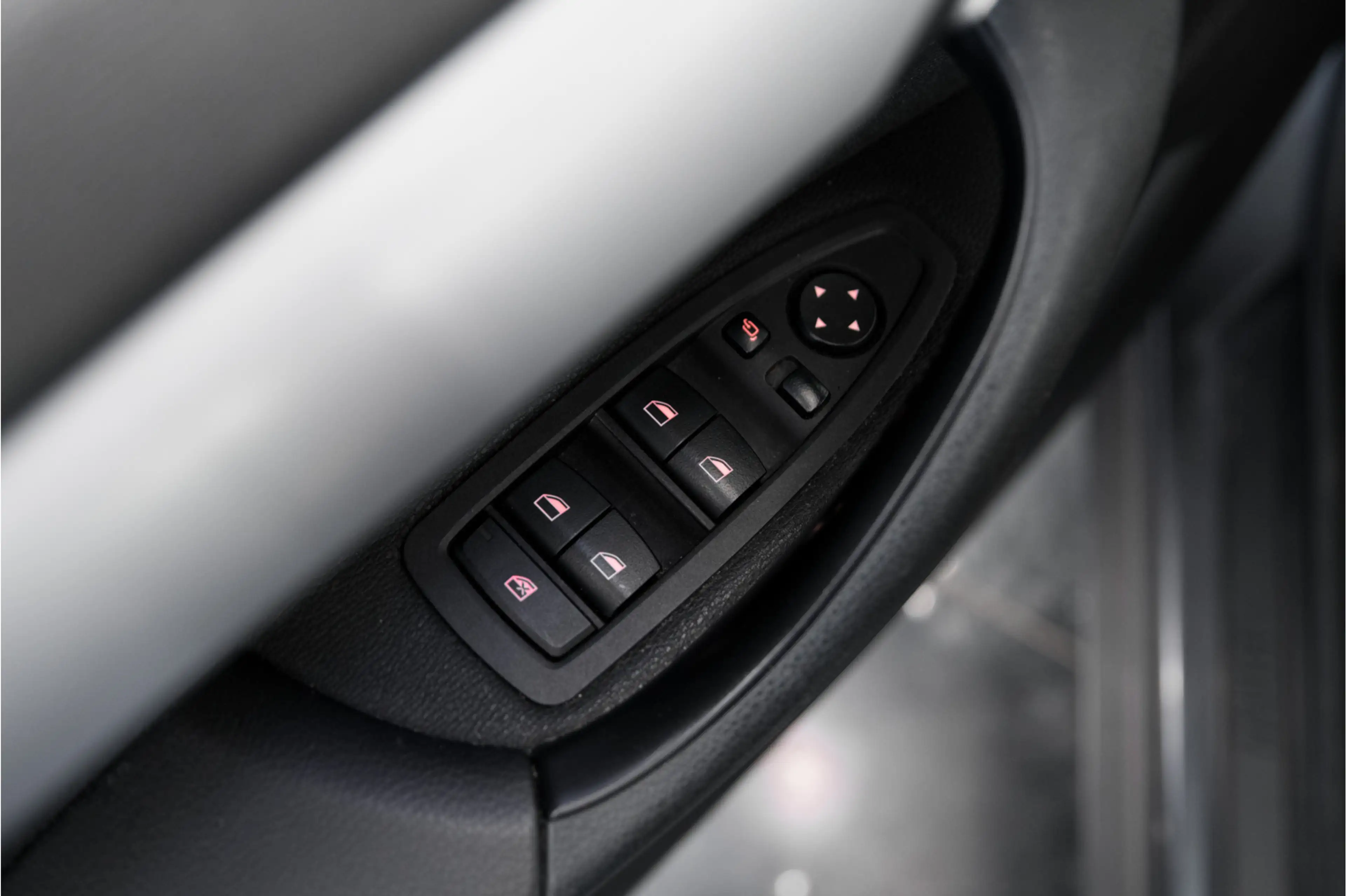 BMW X2 sDrive20i Advantage | HUD | Navi Plus | Camera | 1 — photo 36