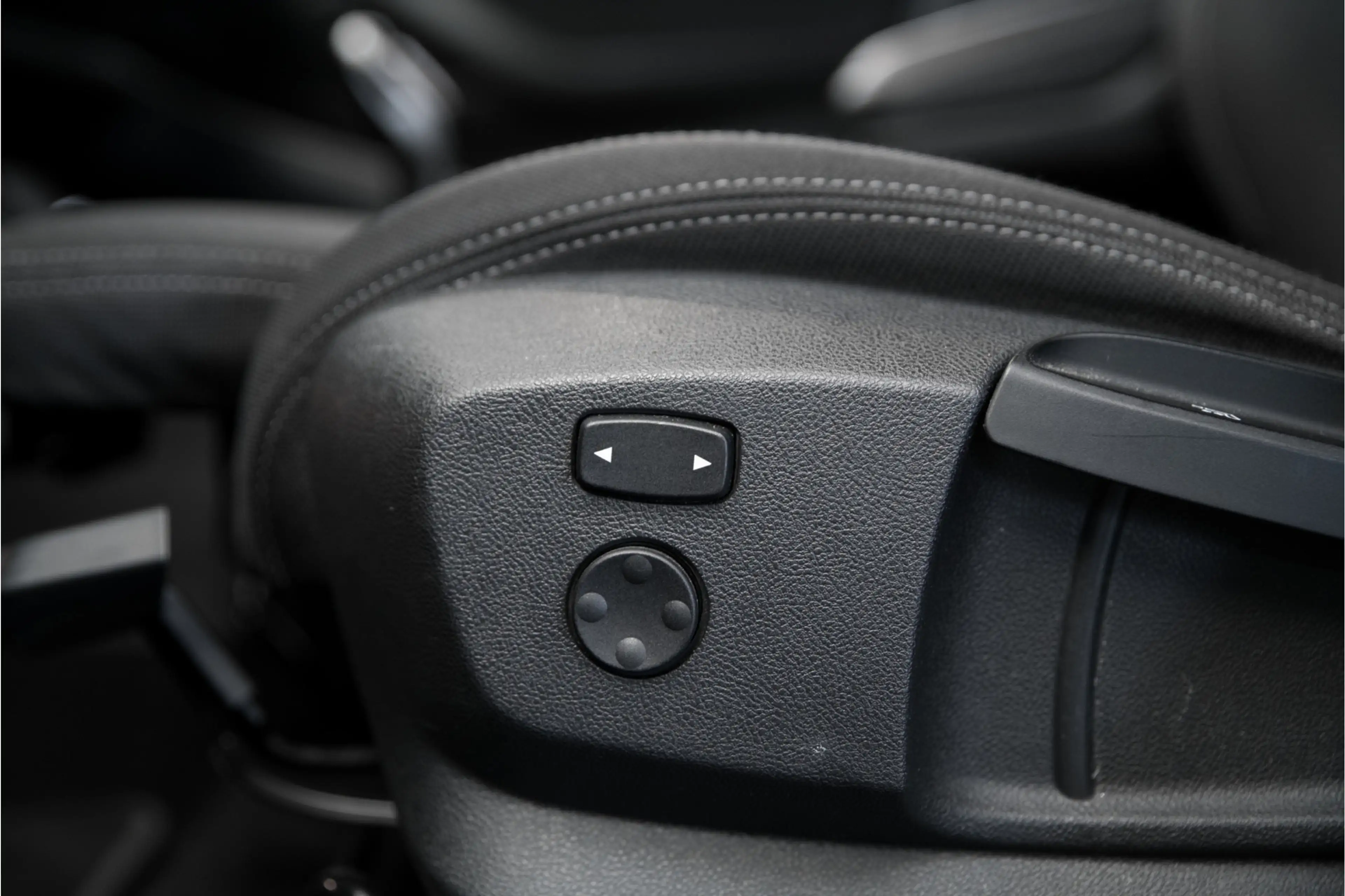 BMW X2 sDrive20i Advantage | HUD | Navi Plus | Camera | 1 — photo 37