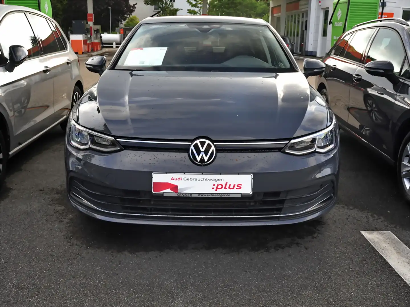 Volkswagen Golf VIII 1.5 TSI Move Navi PDC ACC Sitzheizung Grijs - 2