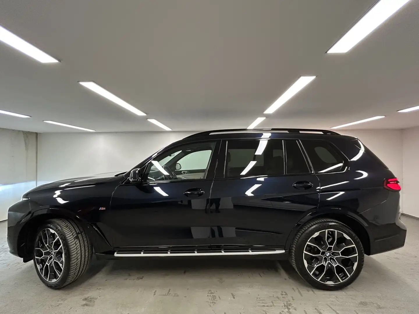 BMW X7 xDrive40d M Sportpaket AHK Harman/Kardon Drivingas Schwarz - 2